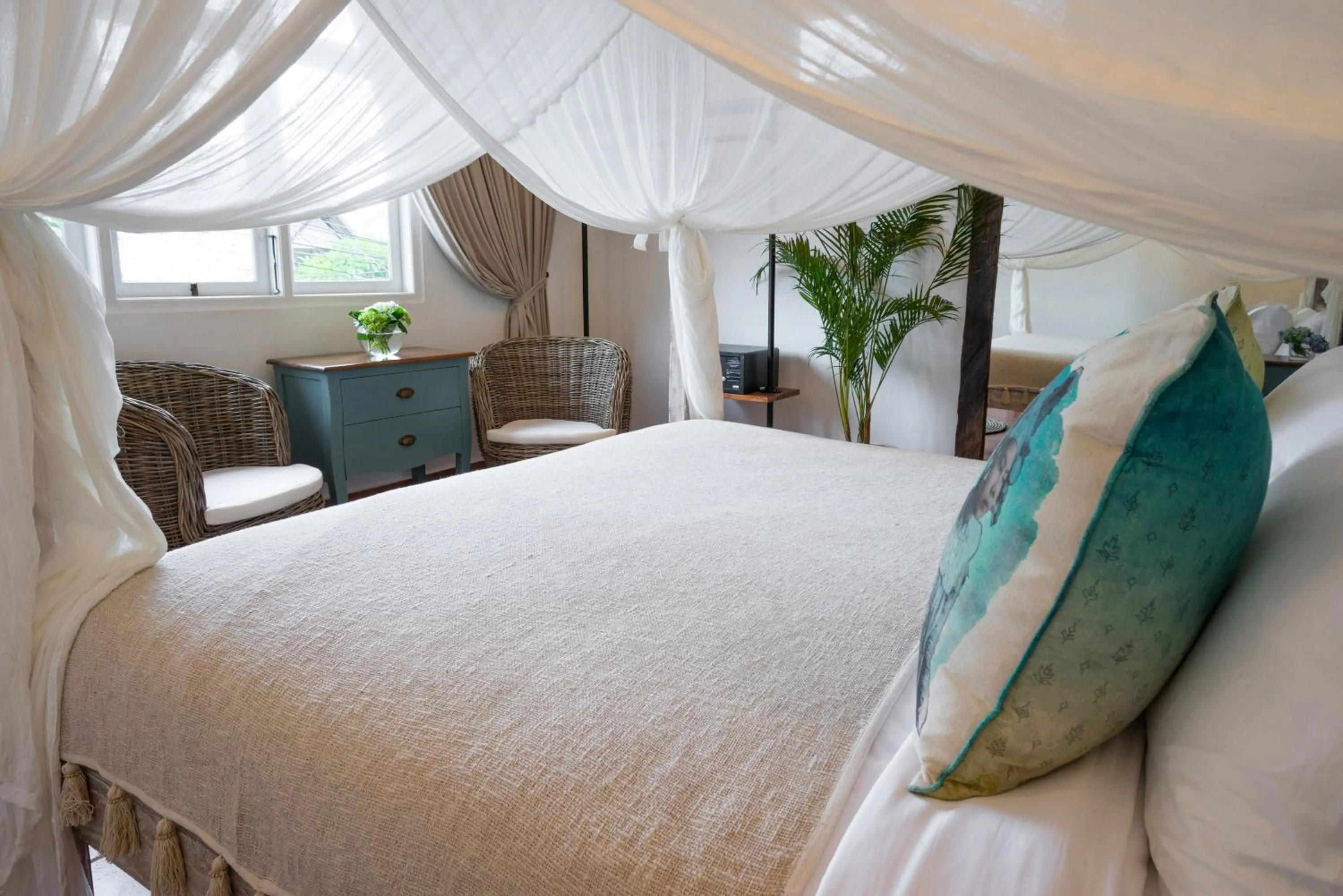 Bedroom, Bed in Smiling Cactus Villas