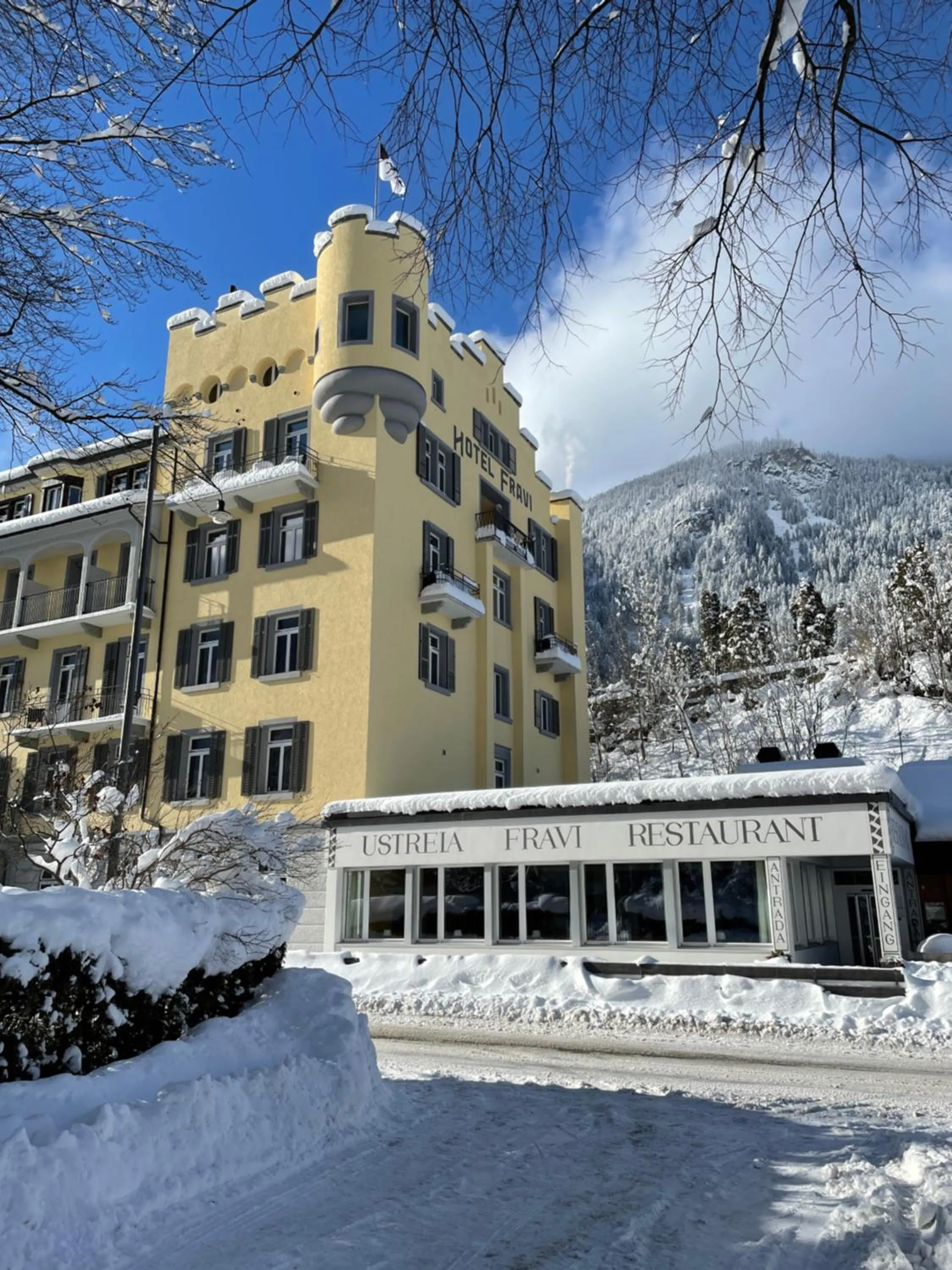 Property building in Hotel Fravi