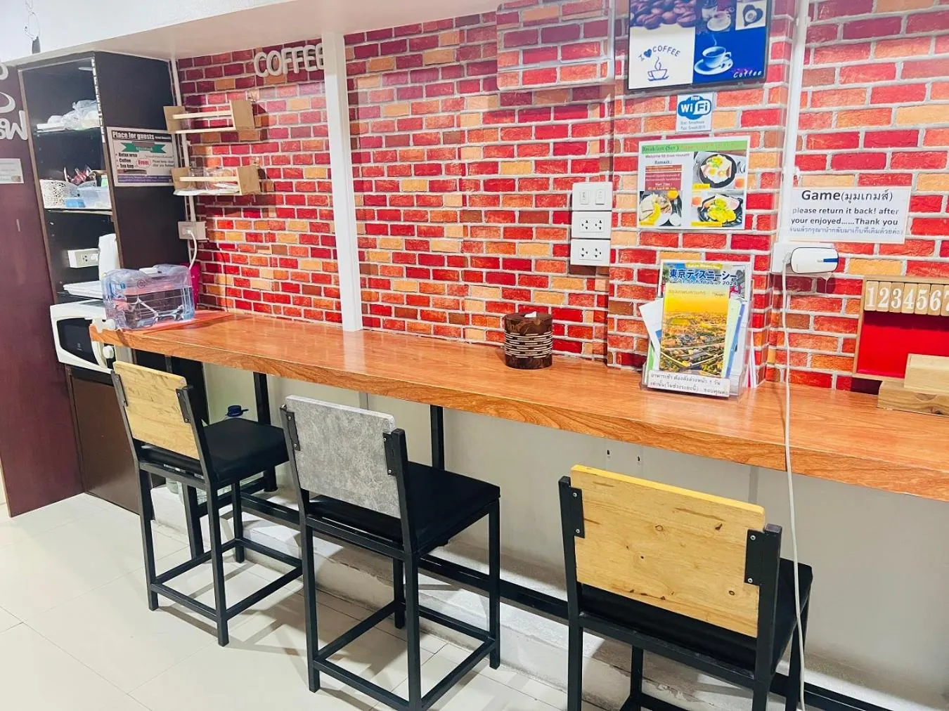 Restaurant/places to eat in Great House 99