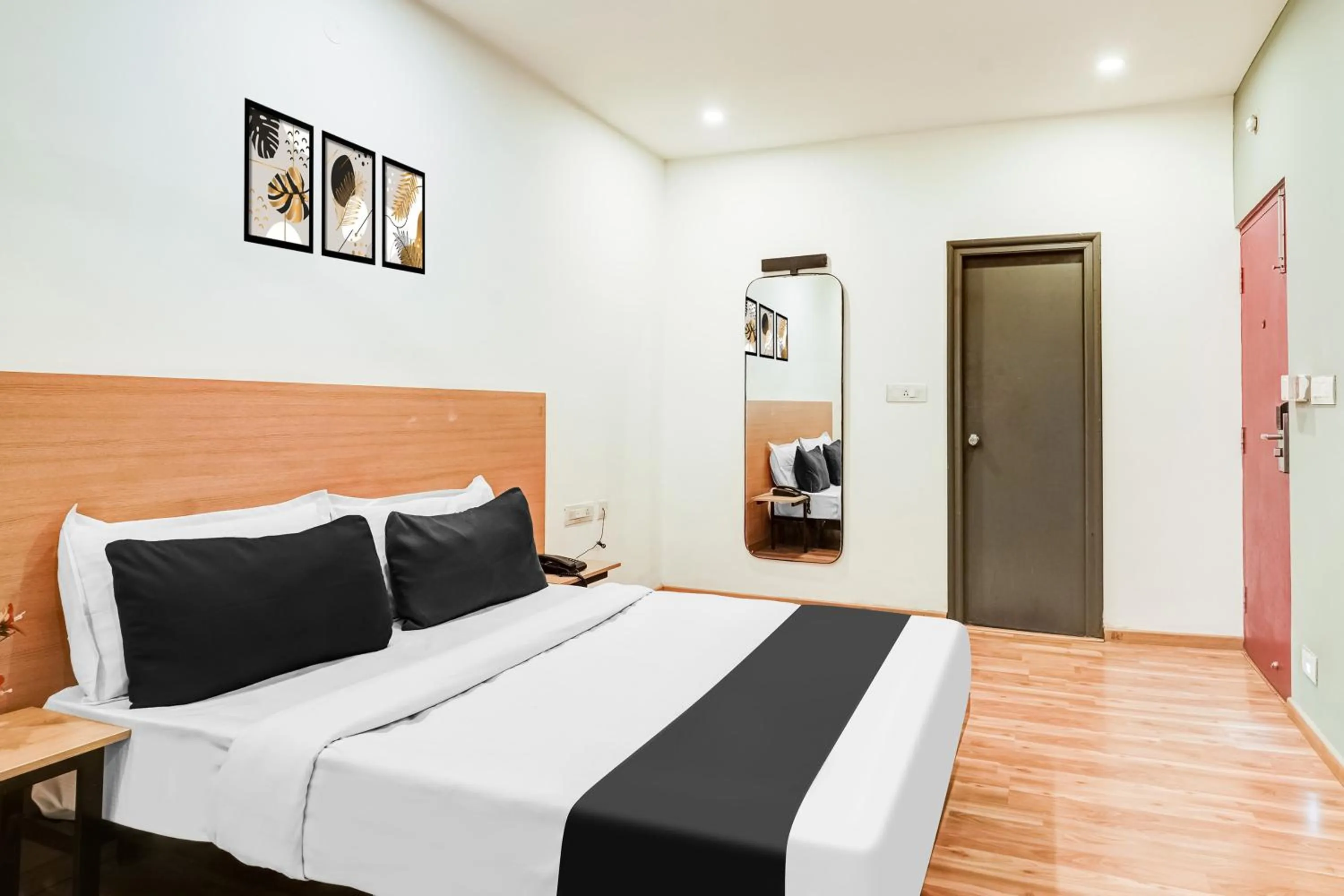 Bedroom, Bed in Super Townhouse RR Nagar