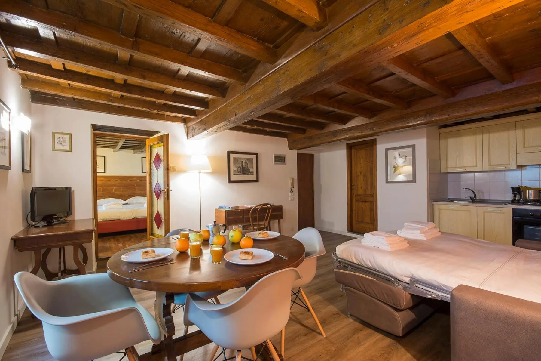 Living room, Bed in Calzaiuoli loft