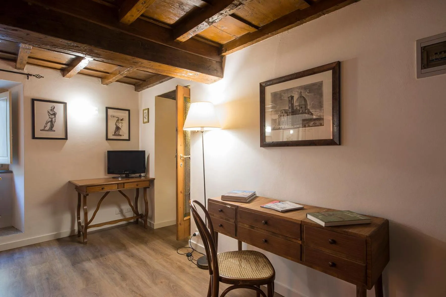 TV and multimedia in Calzaiuoli loft