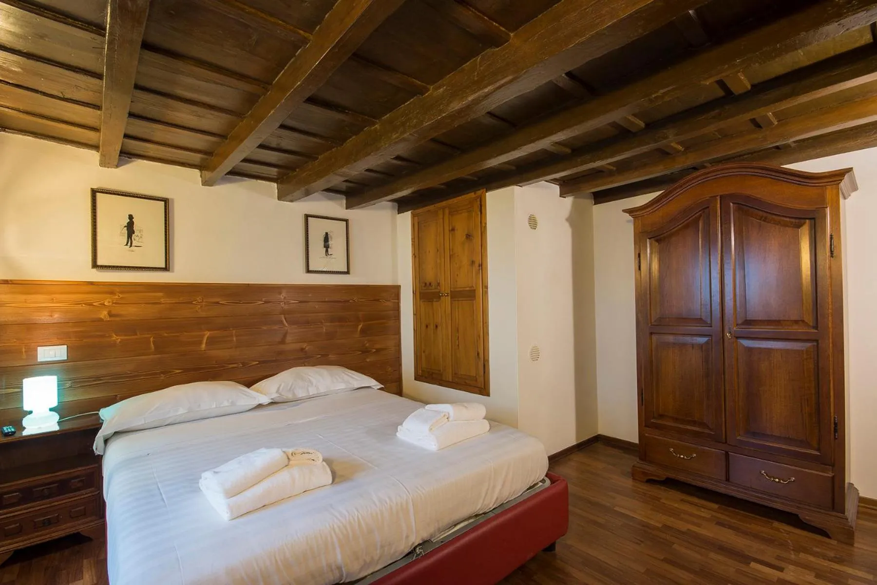 Bedroom, Bed in Calzaiuoli loft