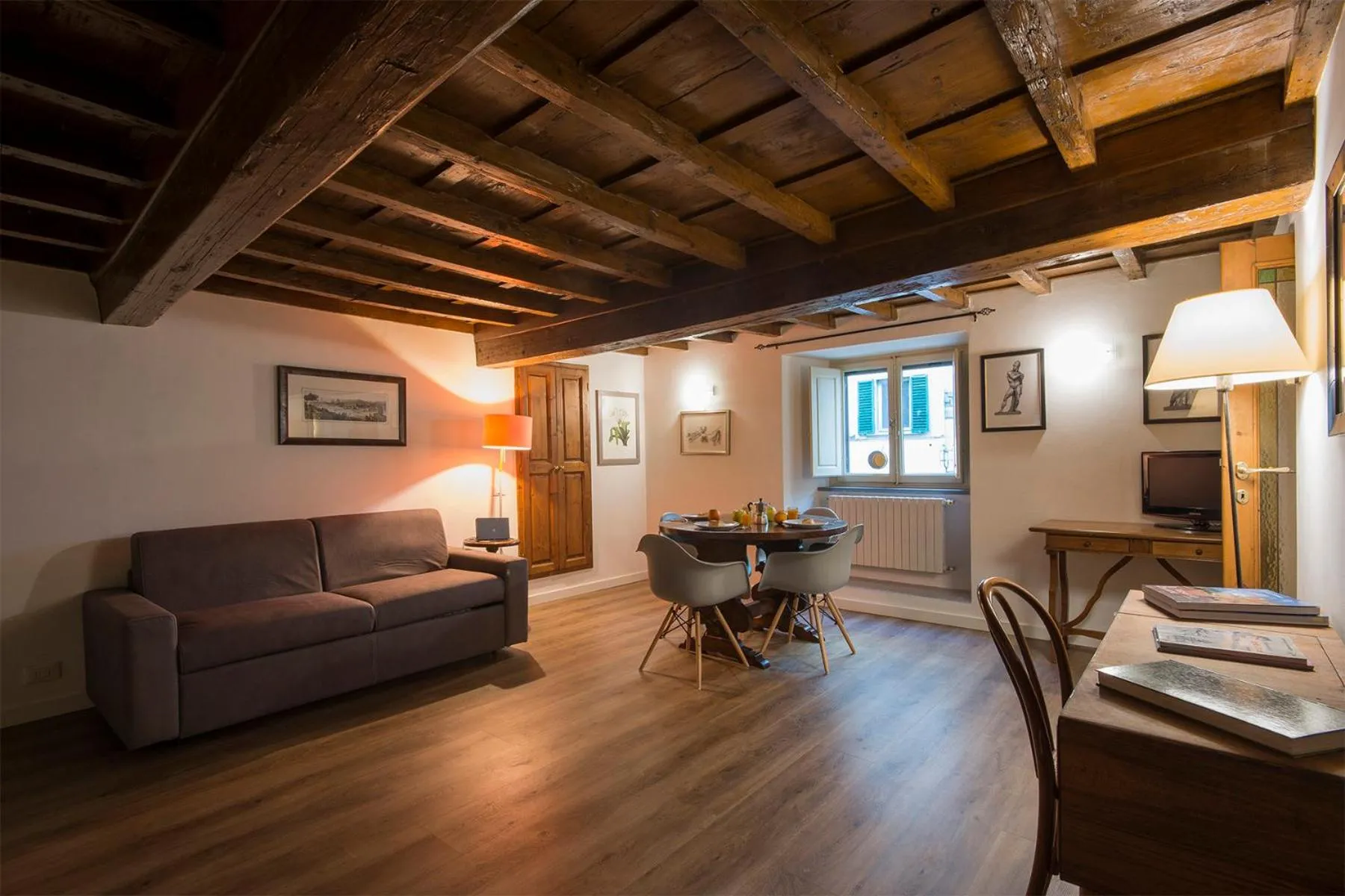 Living room in Calzaiuoli loft