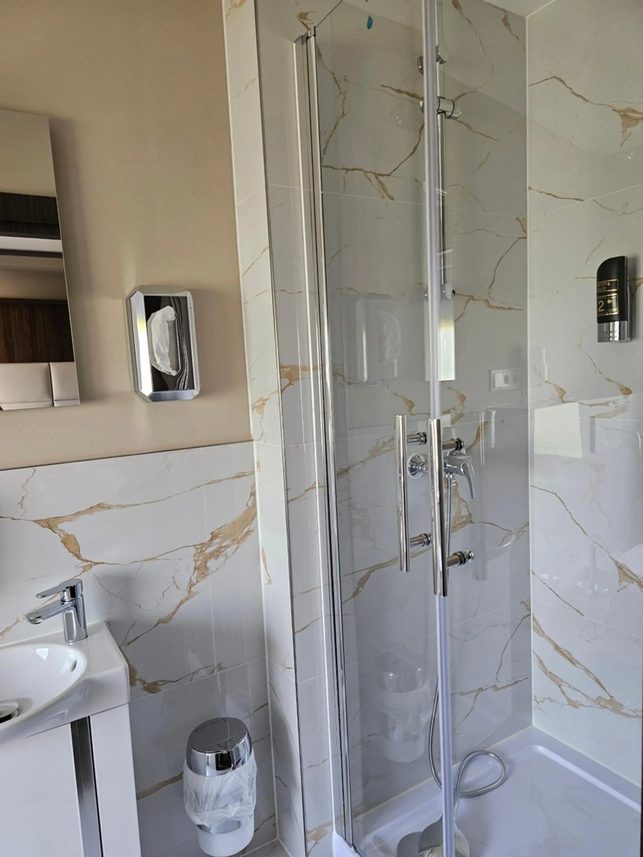 Shower in Hotel City Faber