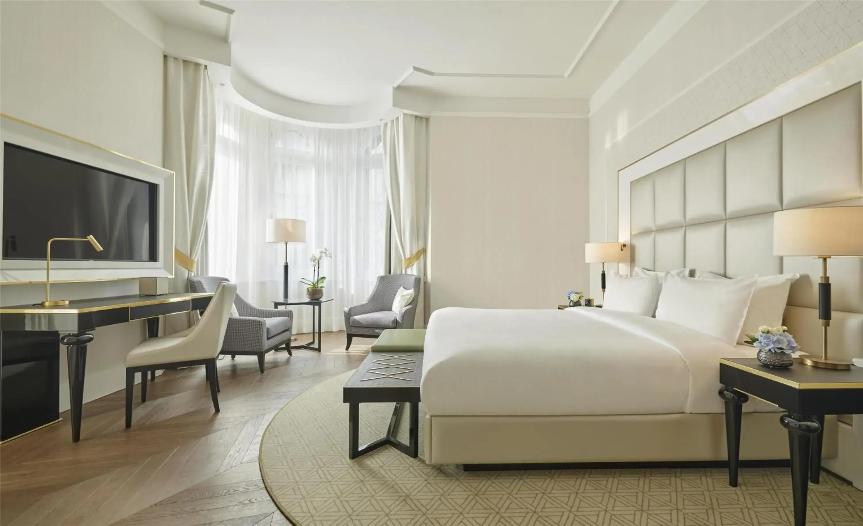 Photo of the whole room, Bed in Párisi Udvar Hotel Budapest, part of Hyatt Photo of the whole room, Bed in Párisi Udvar Hotel Budapest, part of Hyatt