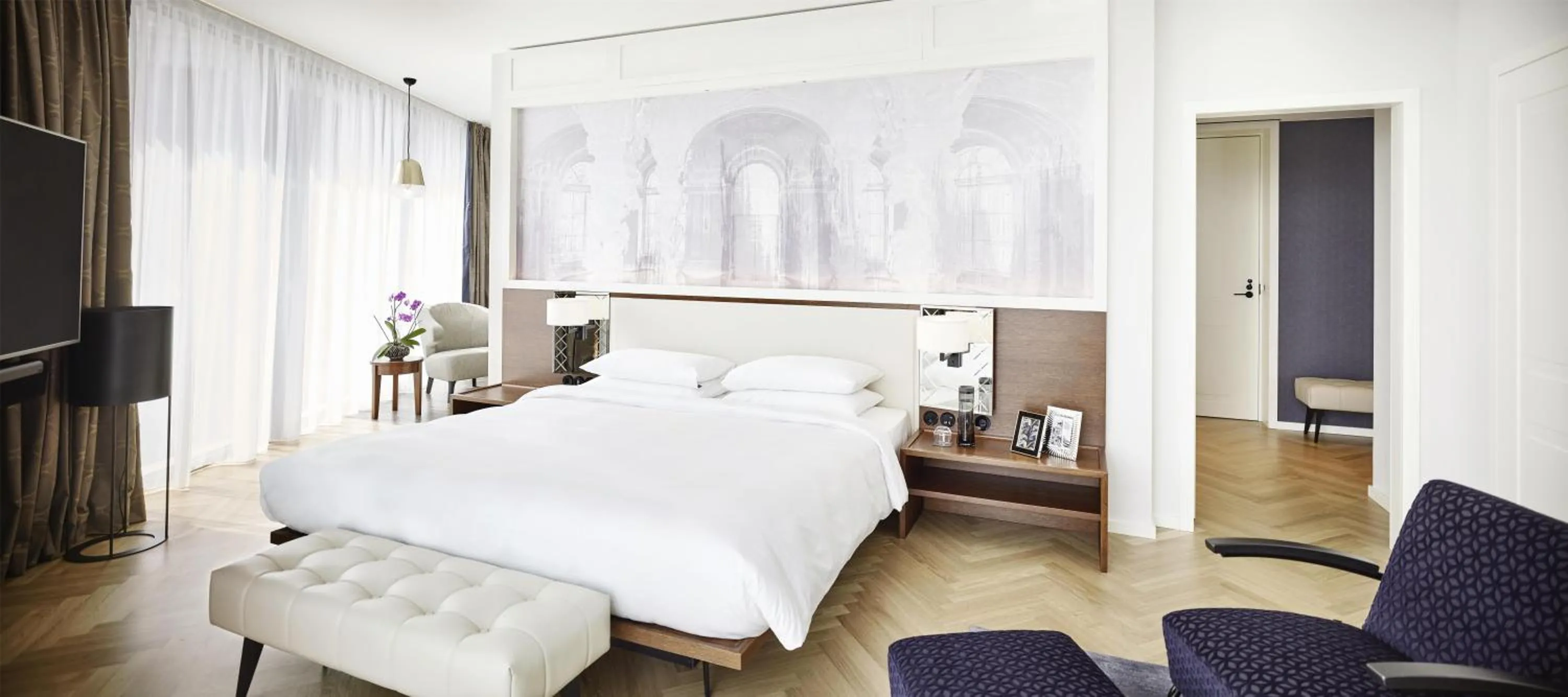 Photo of the whole room, Bed in Hyatt Regency Vienna