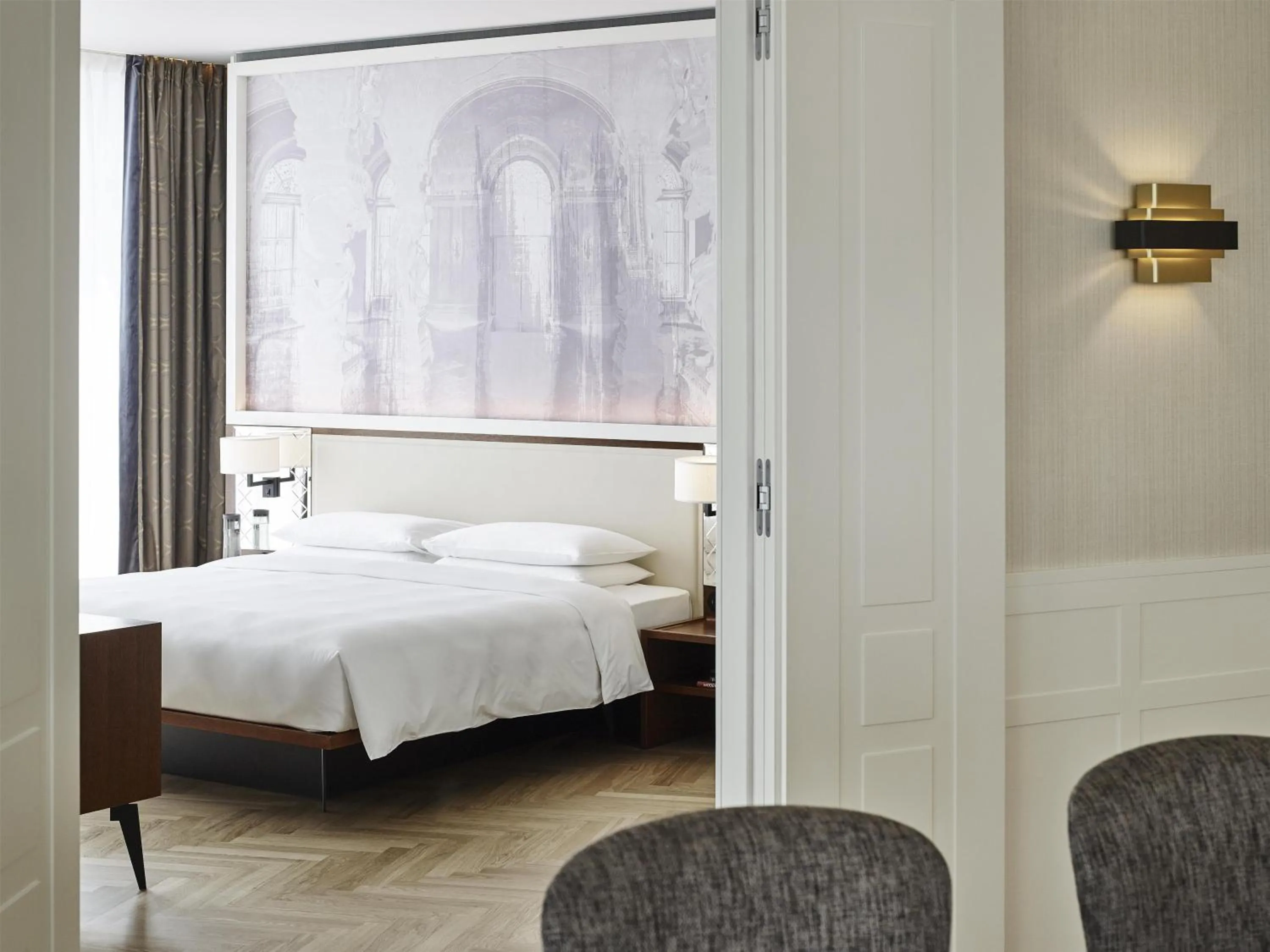 Photo of the whole room, Bed in Hyatt Regency Vienna