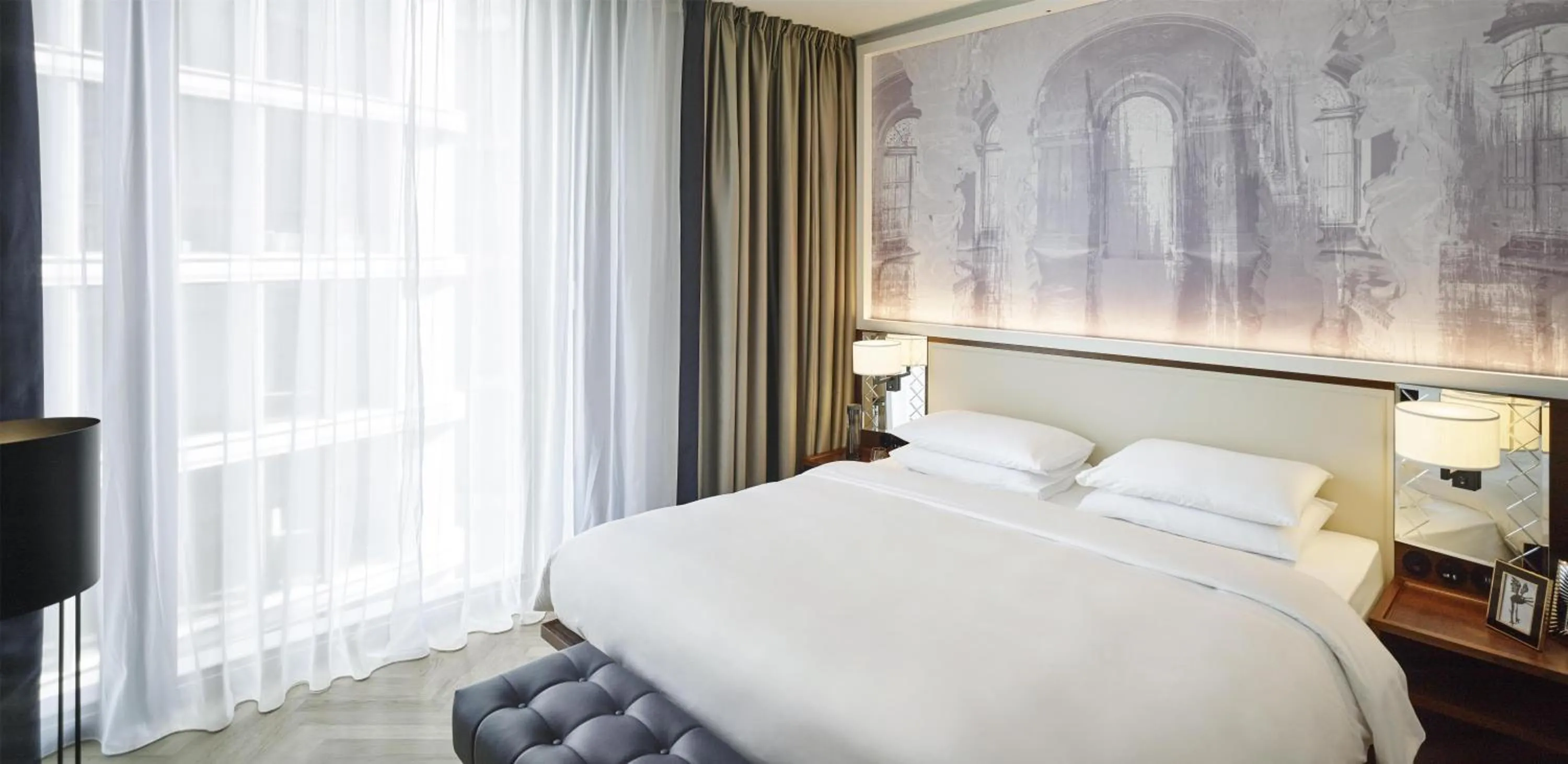 Photo of the whole room, Bed in Hyatt Regency Vienna