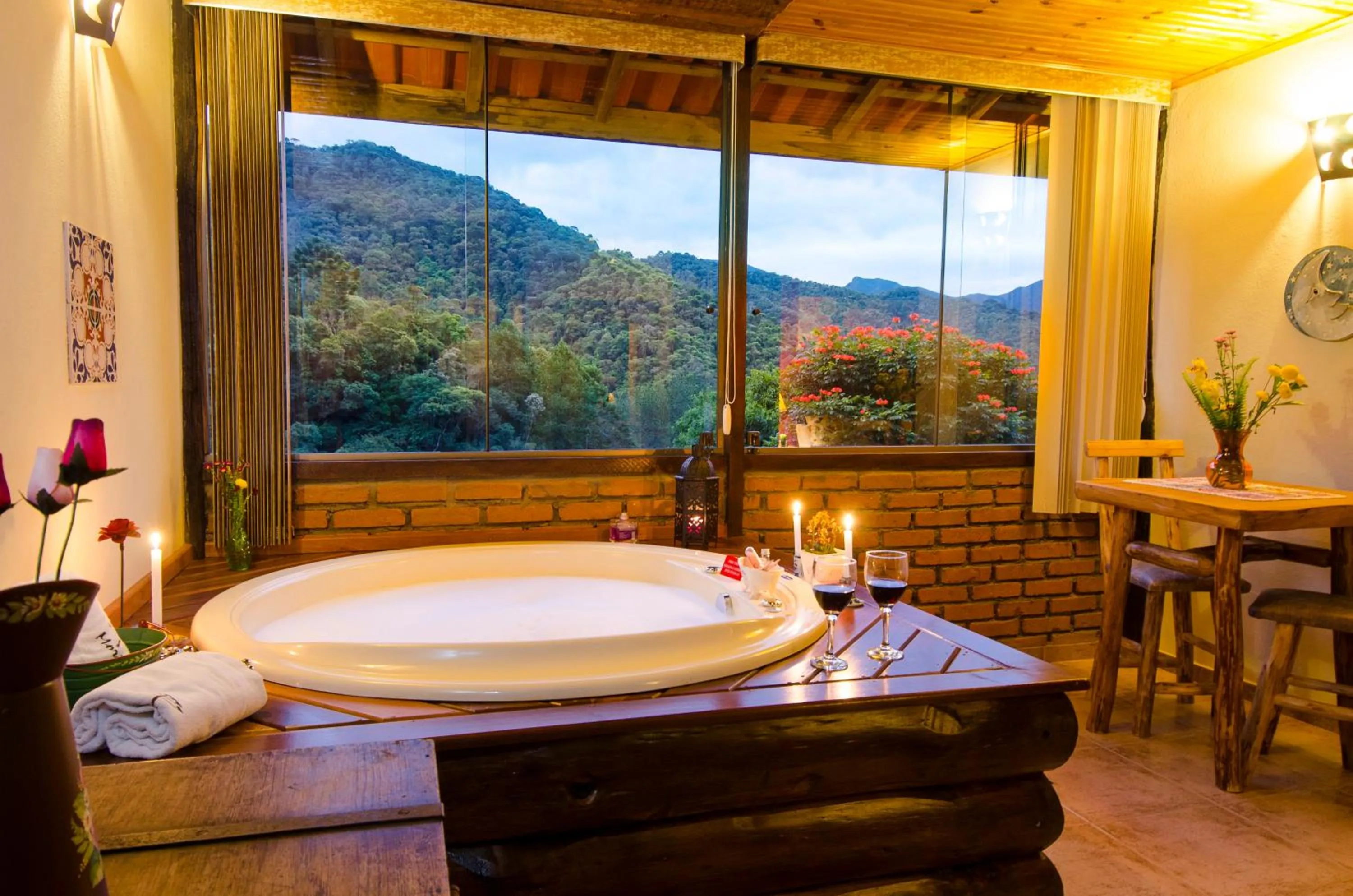 Hot Tub in Pousada Moriá