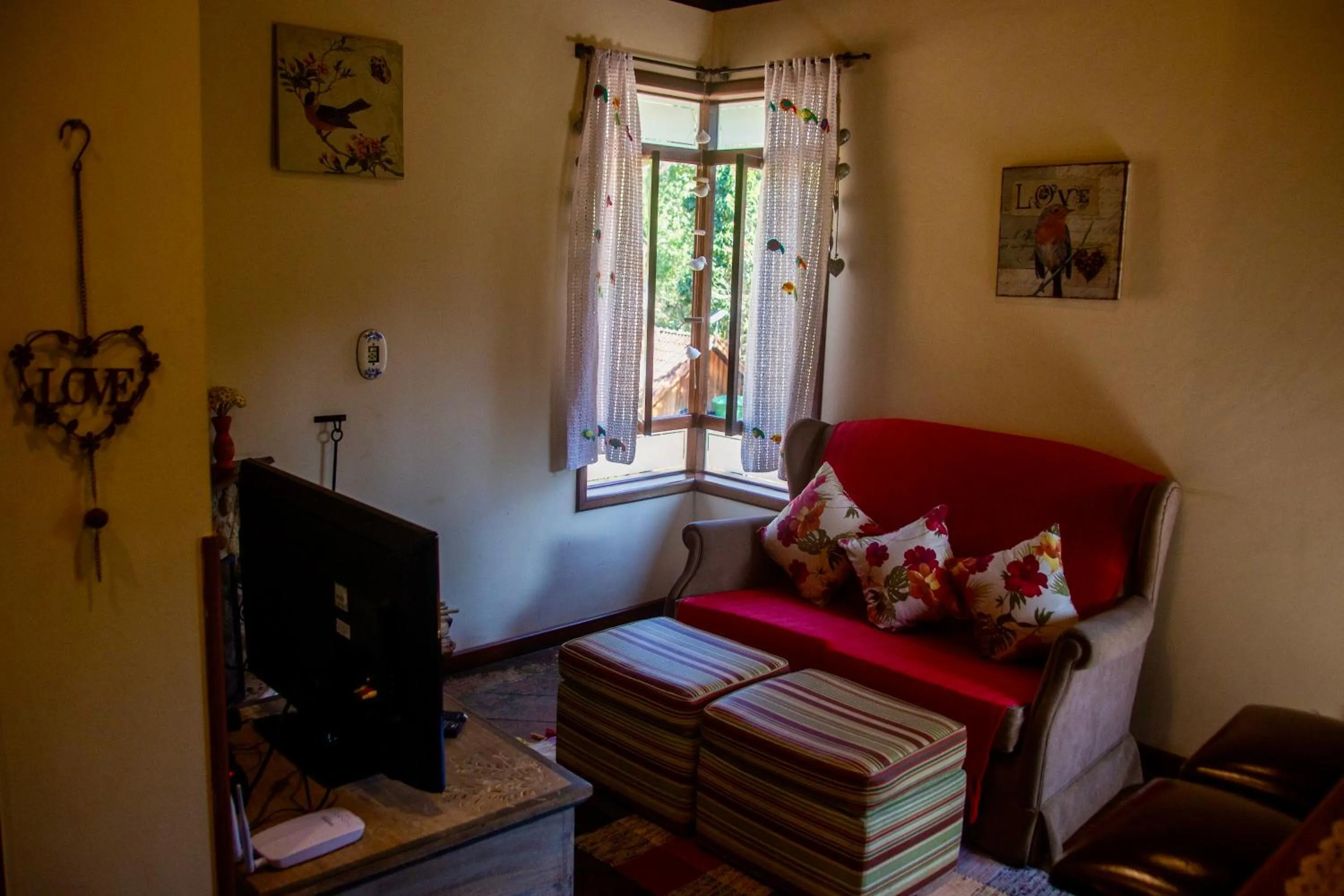 Communal lounge/ TV room in Pousada Moriá