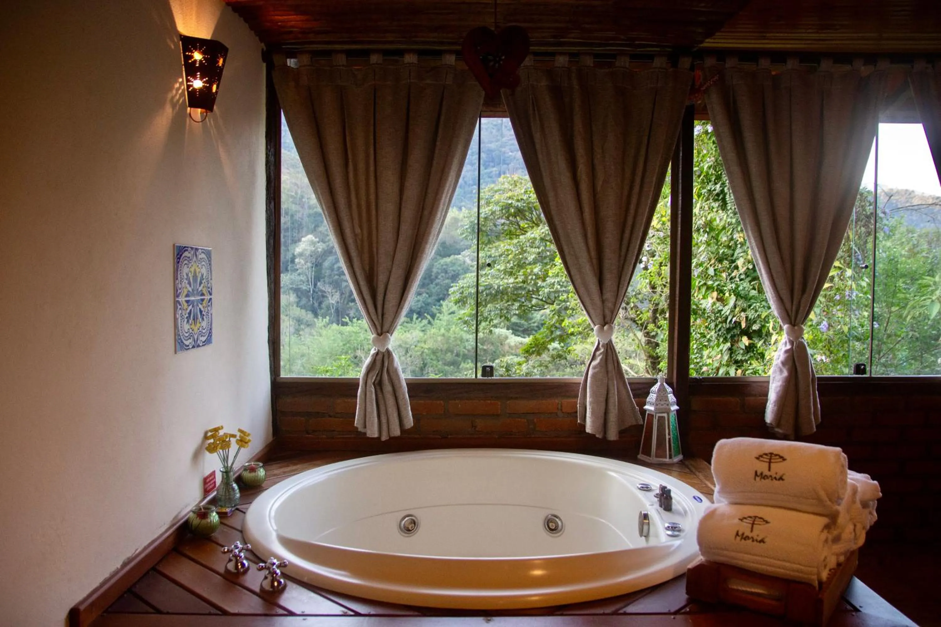 Hot Tub in Pousada Moriá