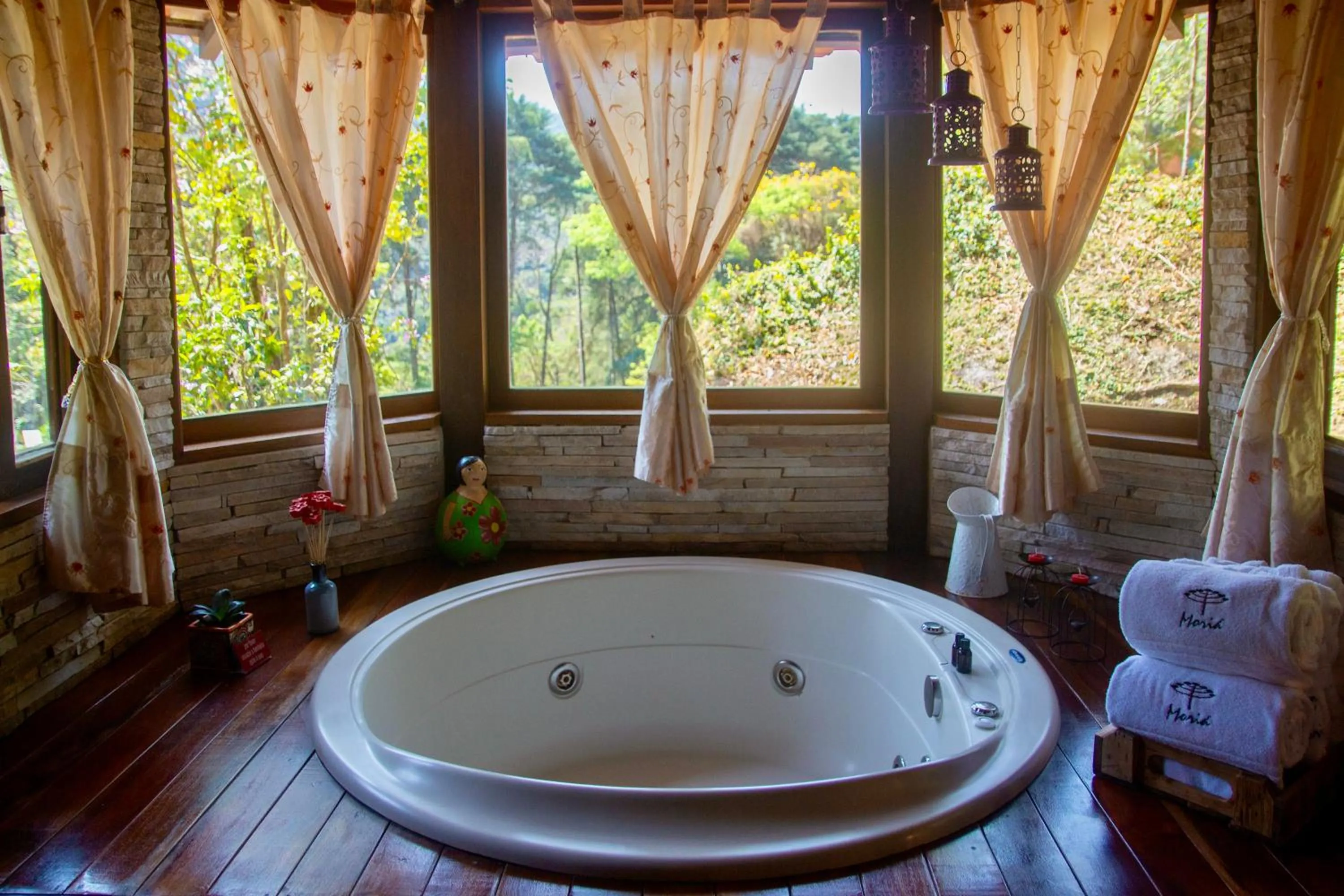 Hot Tub in Pousada Moriá
