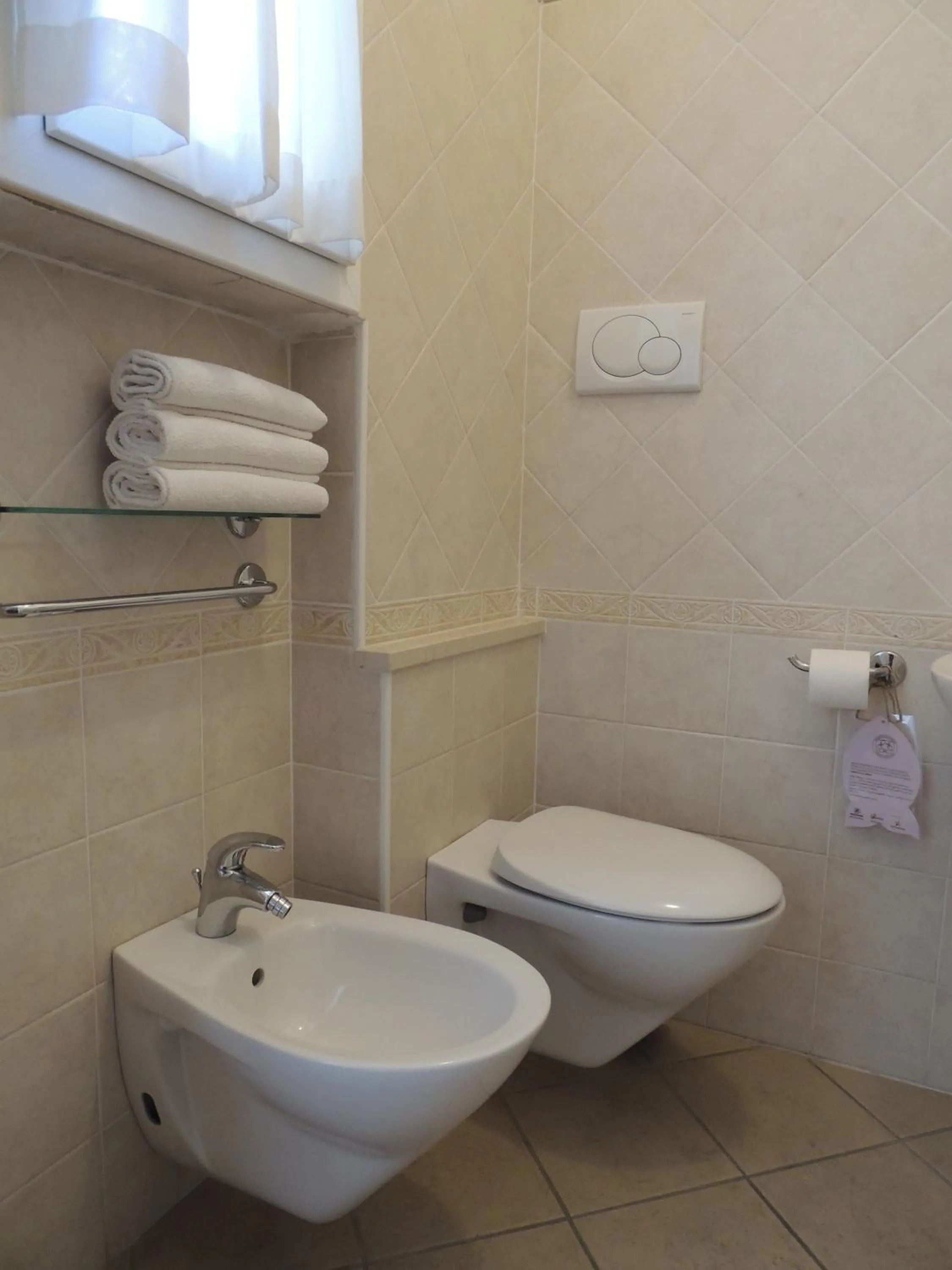 Shower in Hotel Donegal