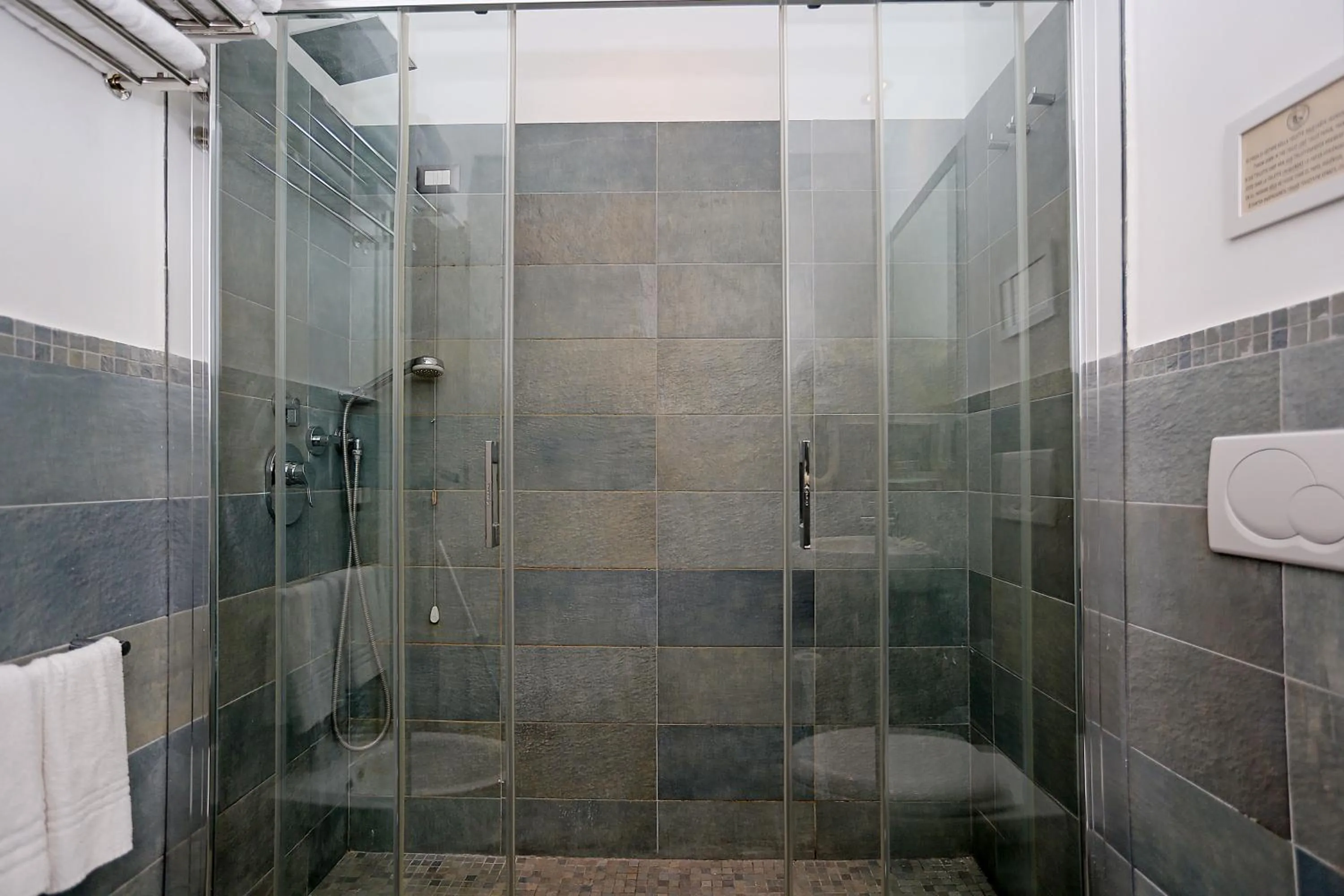 Bathroom in Daplace - HQH Colosseo