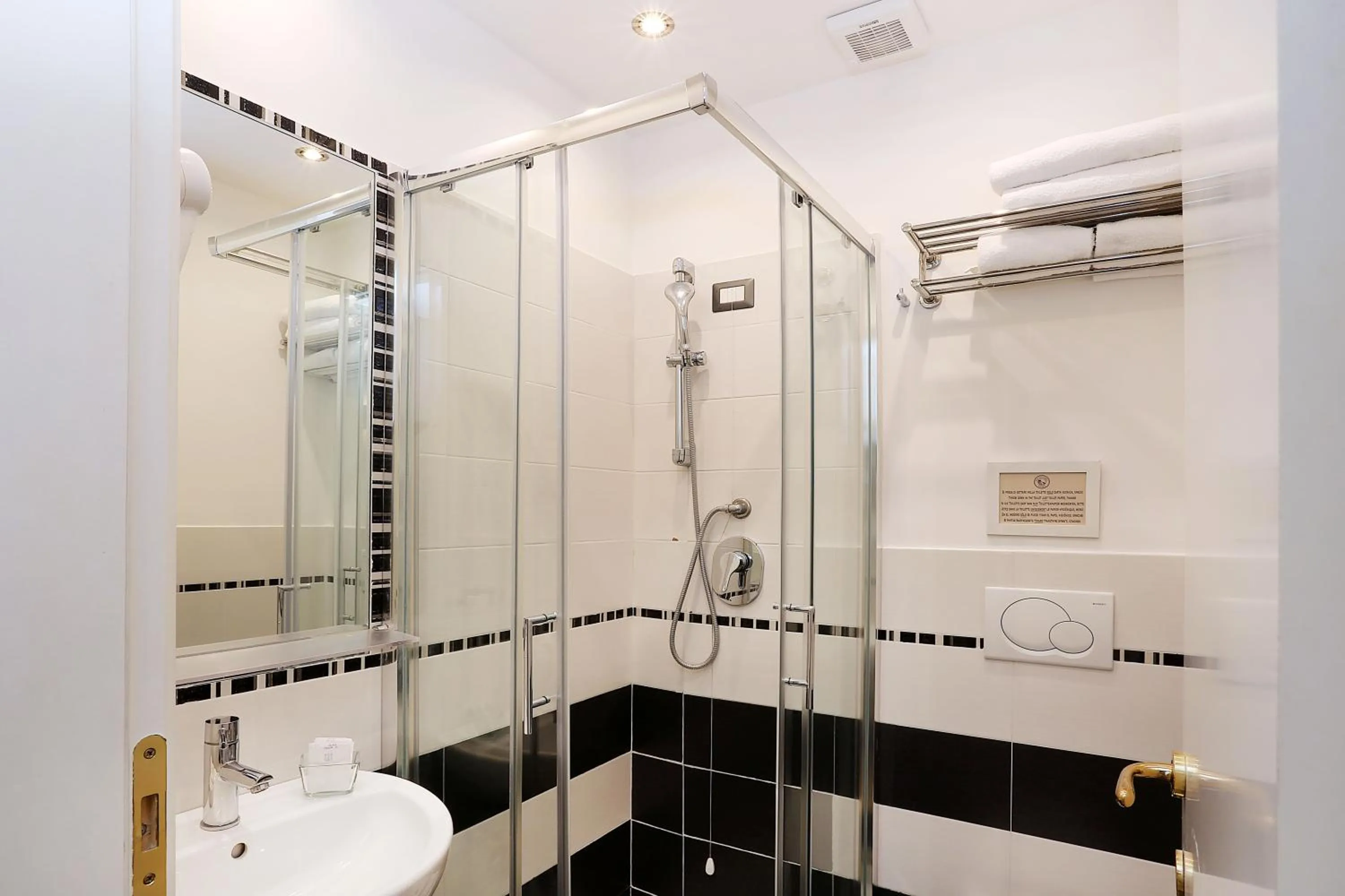 Bathroom in Daplace - HQH Colosseo