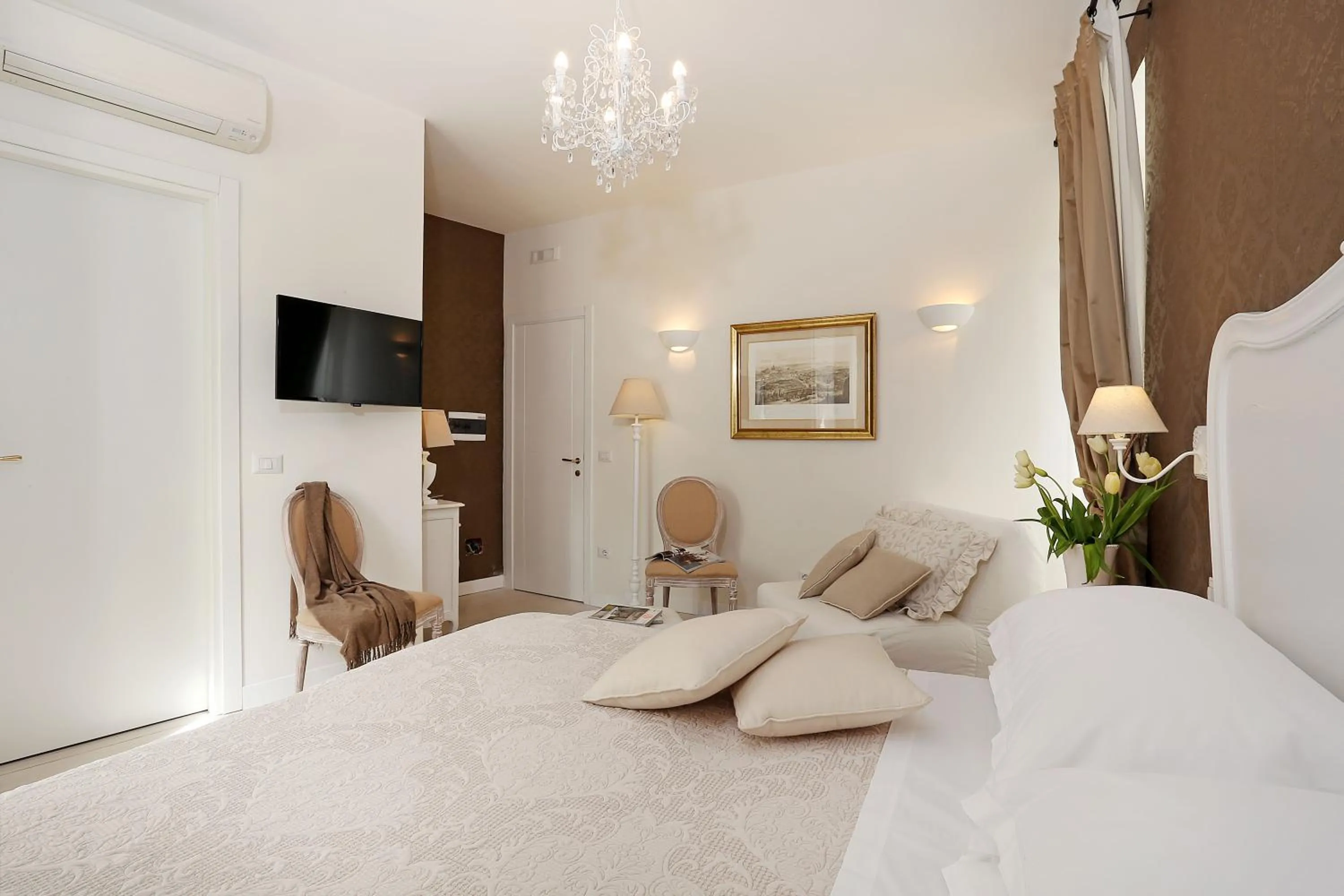 Bedroom, Bed in Daplace - HQH Colosseo