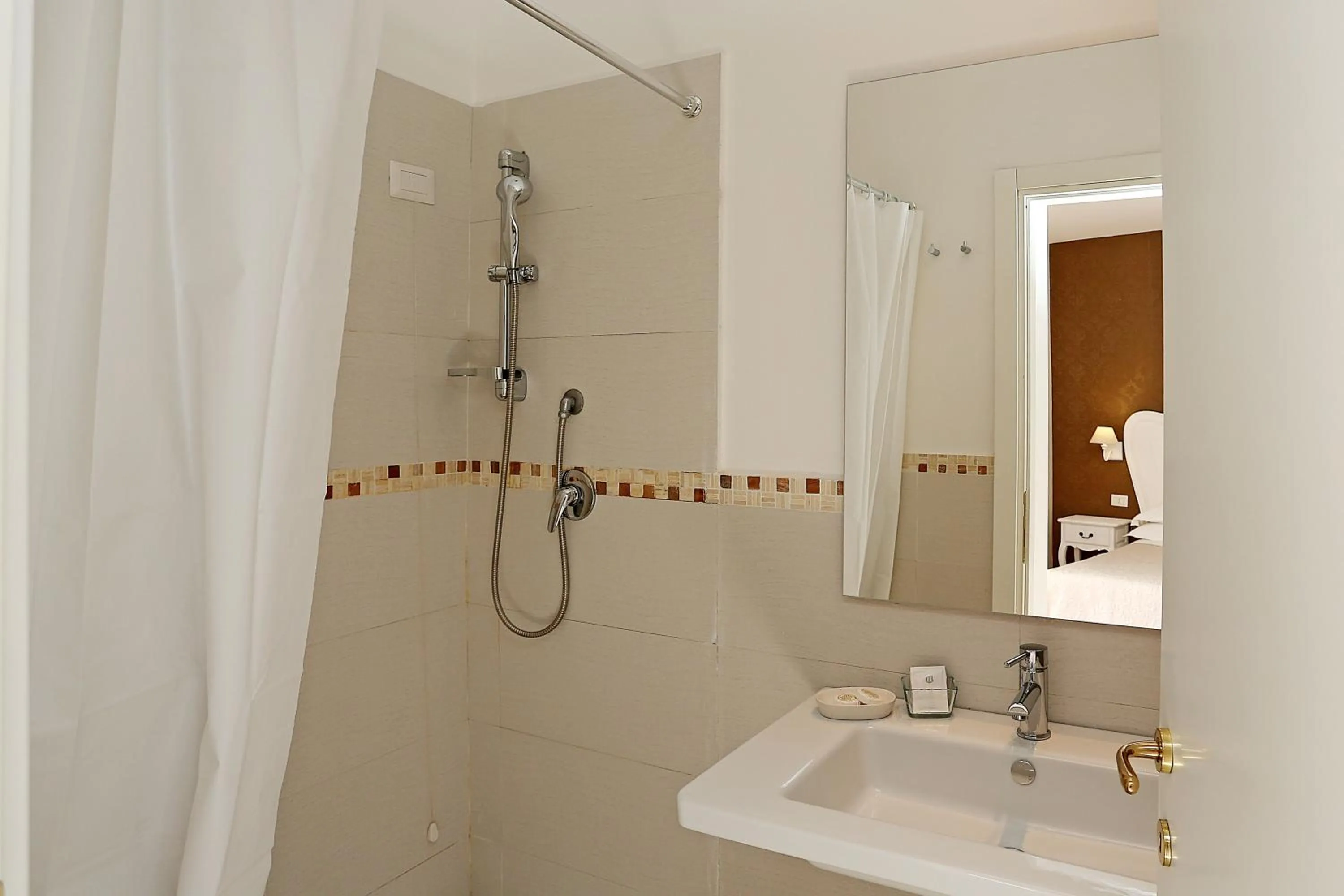 Bathroom in Daplace - HQH Colosseo