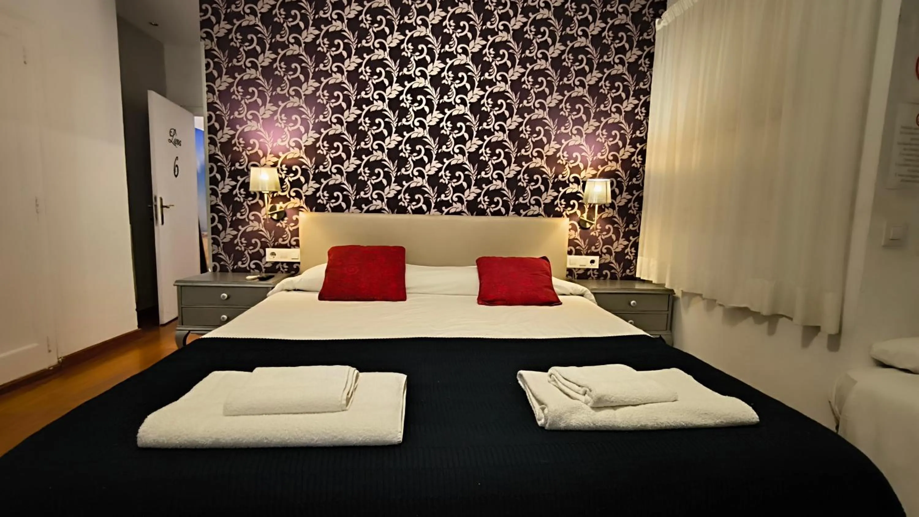 Bedroom, Bed in 7 Moons B&B