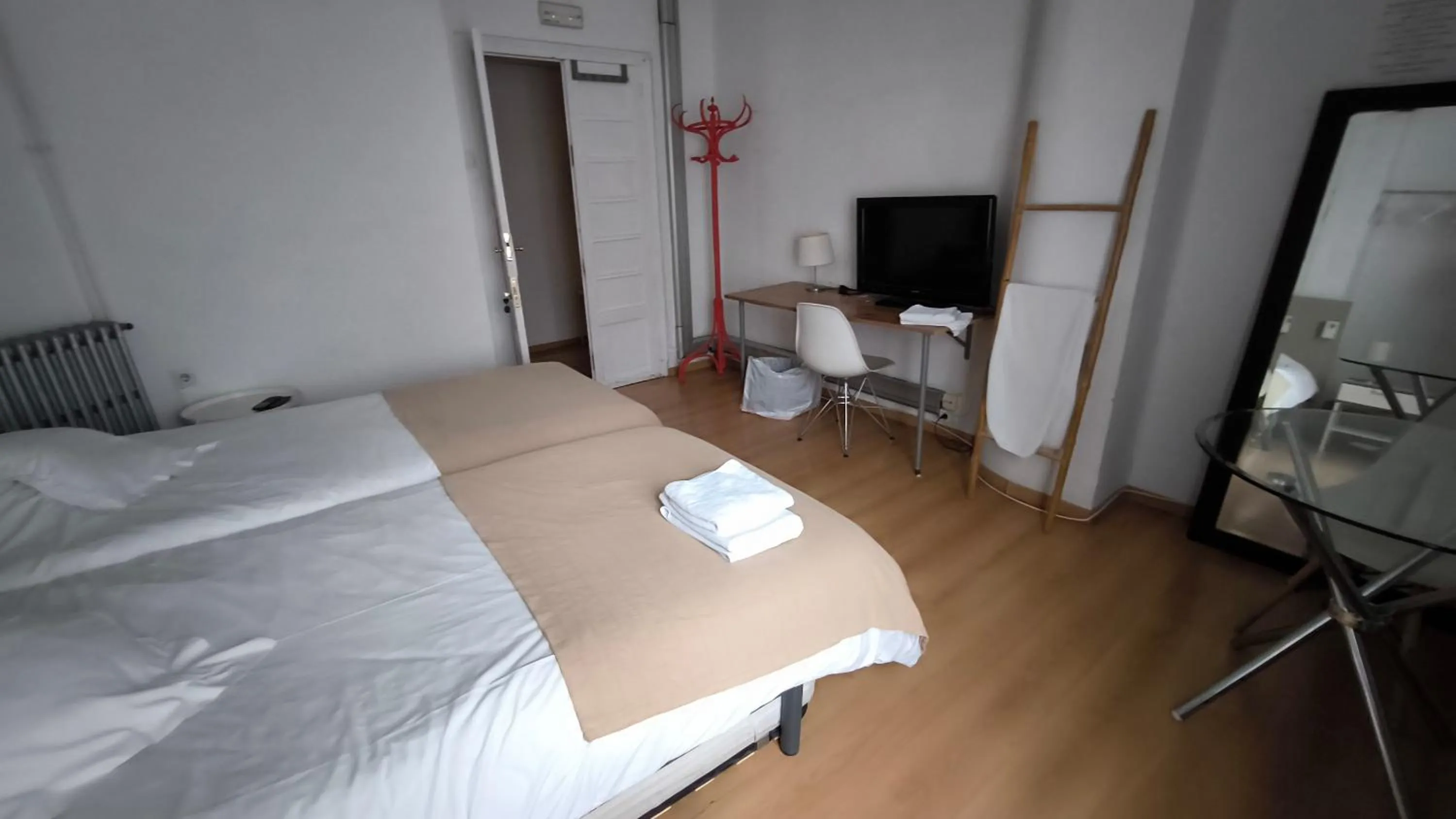 Bedroom, Bed in 7 Moons B&B