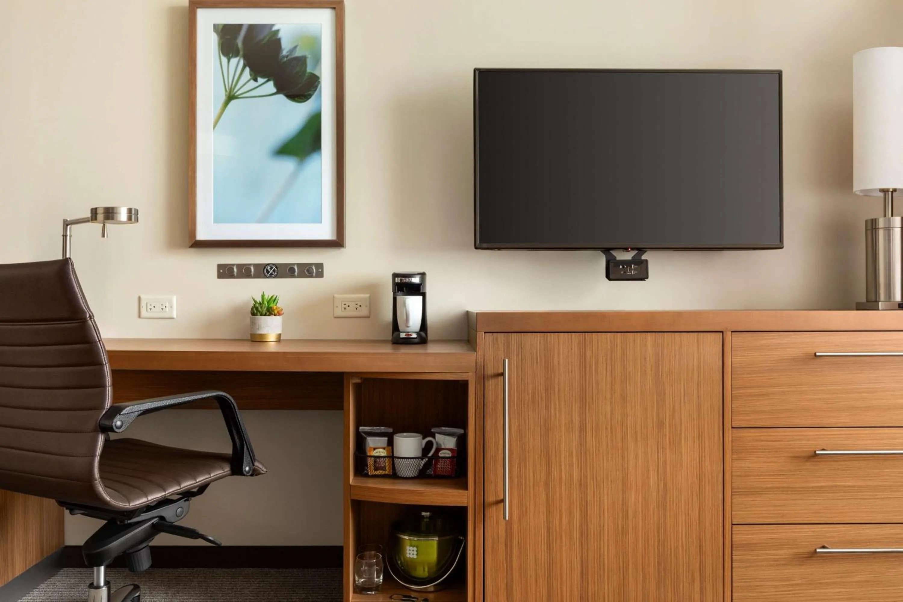 Photo of the whole room in Hyatt Place Virginia Beach Town Center