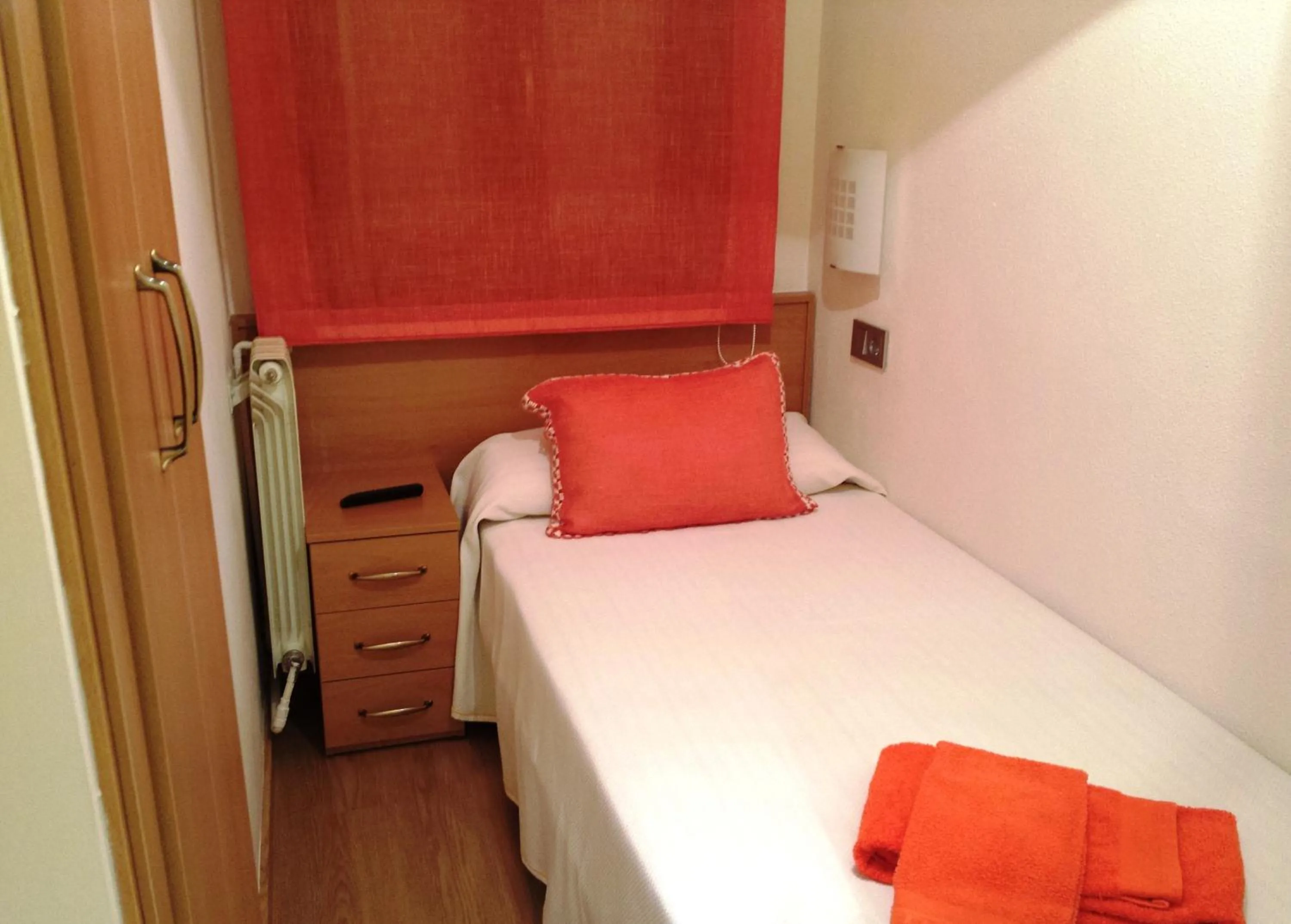 Bedroom, Bed in Apartamento Turístico Guara Casa Castro