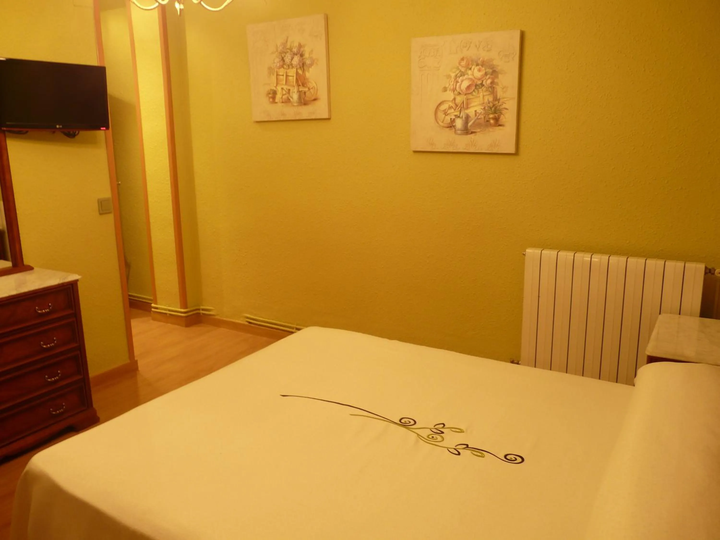 Bedroom, Bed in Apartamento Turístico Guara Casa Castro