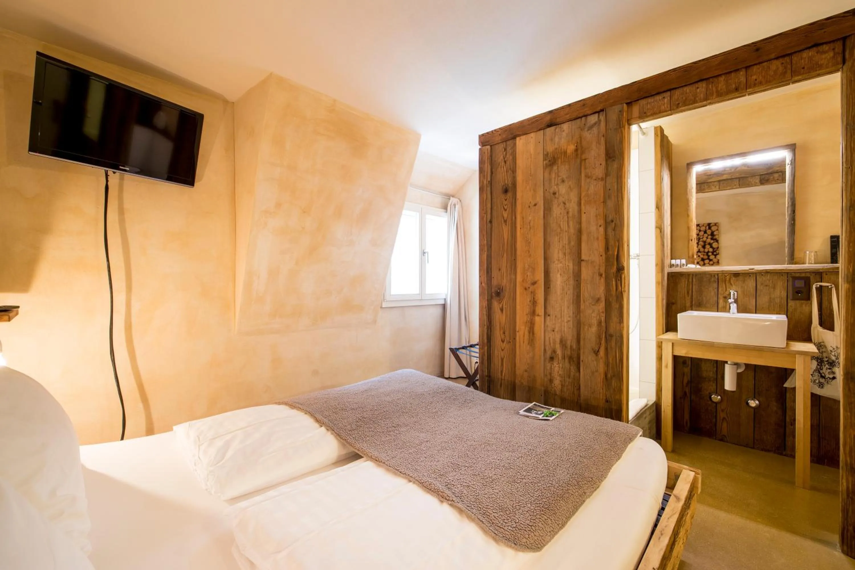 Photo of the whole room, Bed in Apart Hotel Wetterhorn