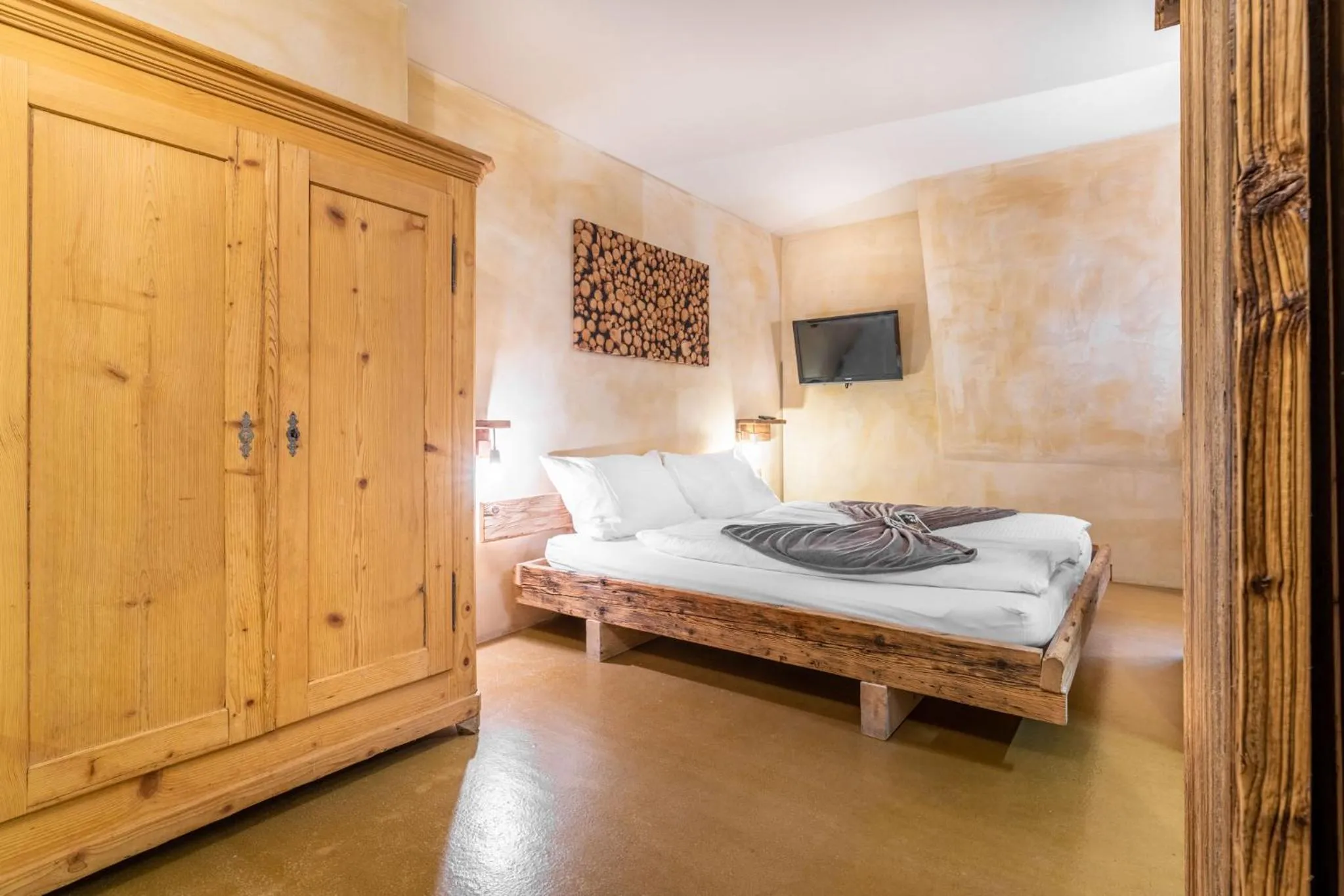 Photo of the whole room, Bed in Apart Hotel Wetterhorn