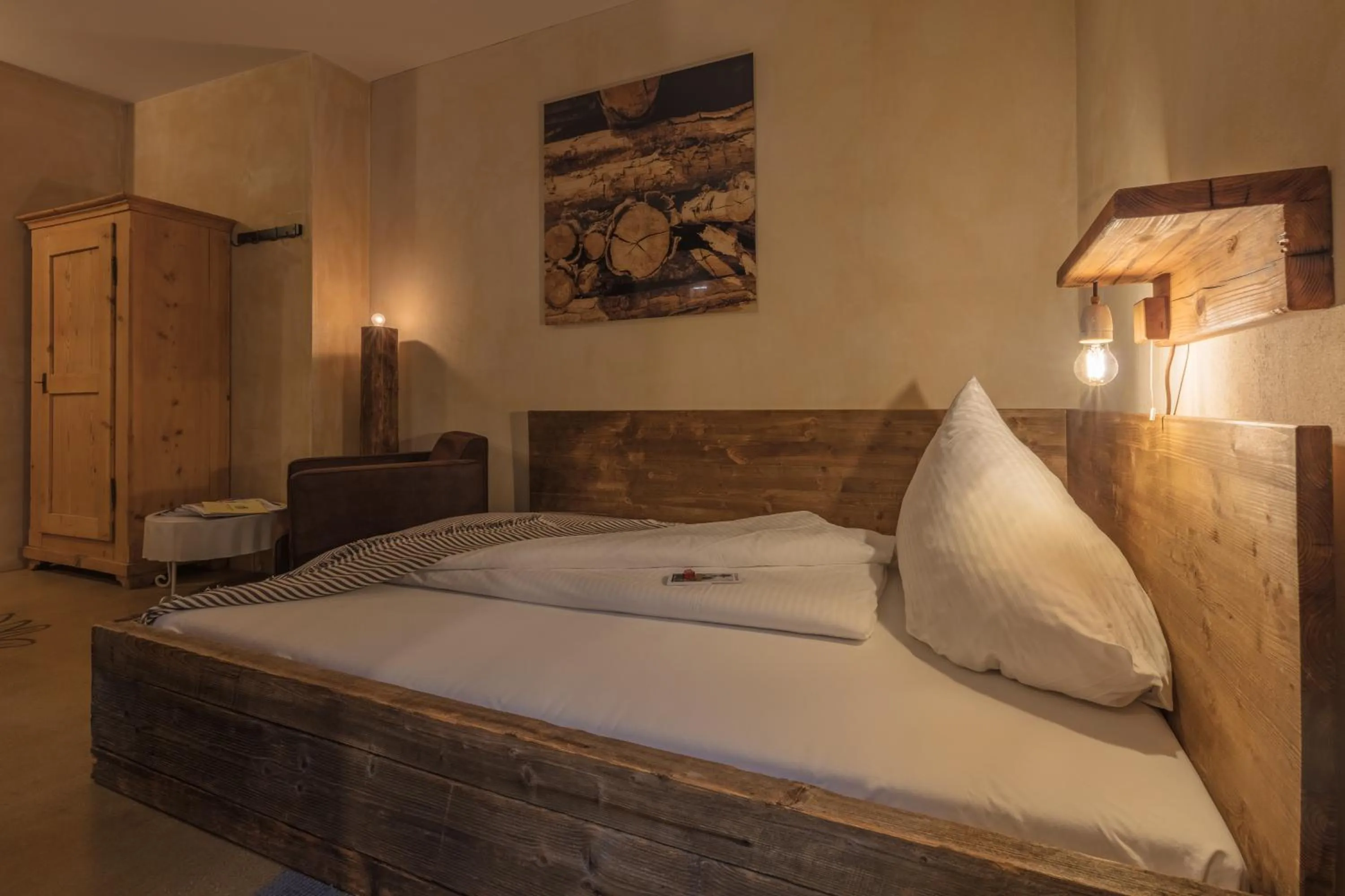 Photo of the whole room, Bed in Apart Hotel Wetterhorn