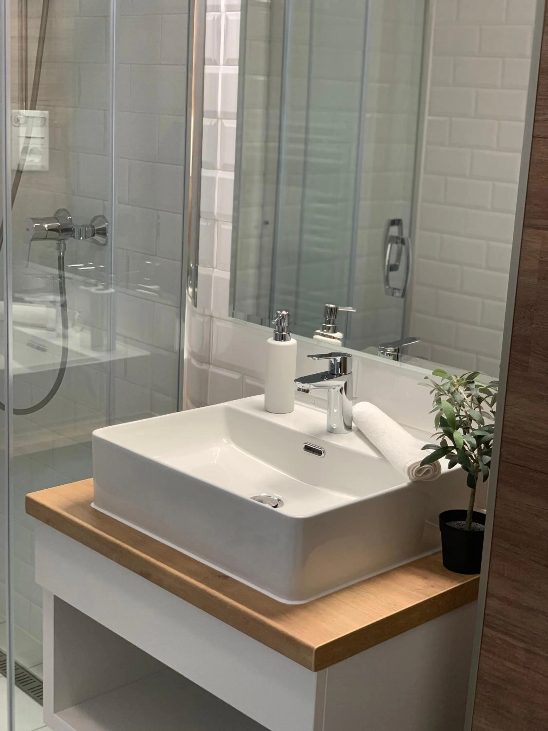 Shower in Berill Suites