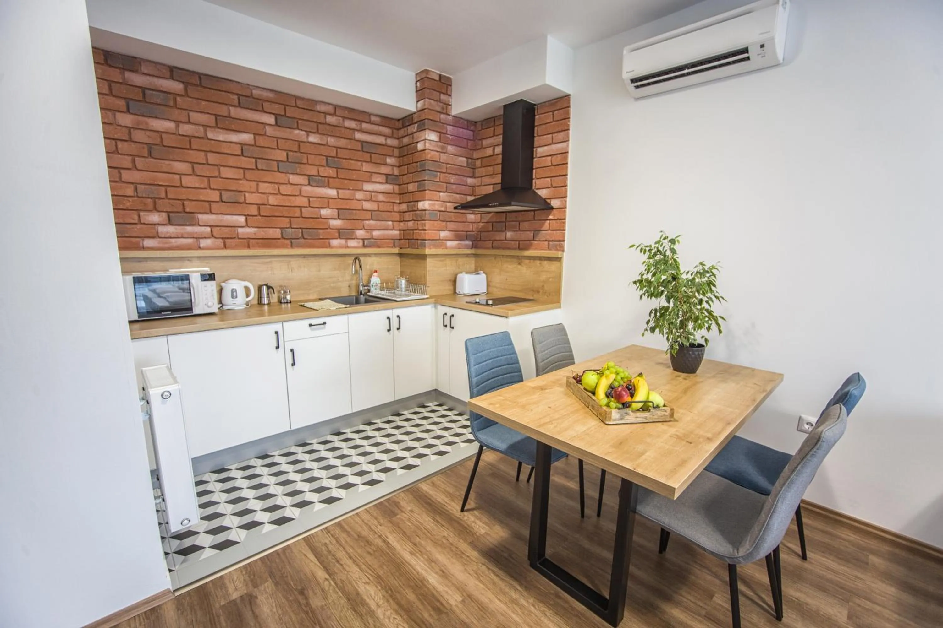 Coffee/tea facilities in Berill Suites