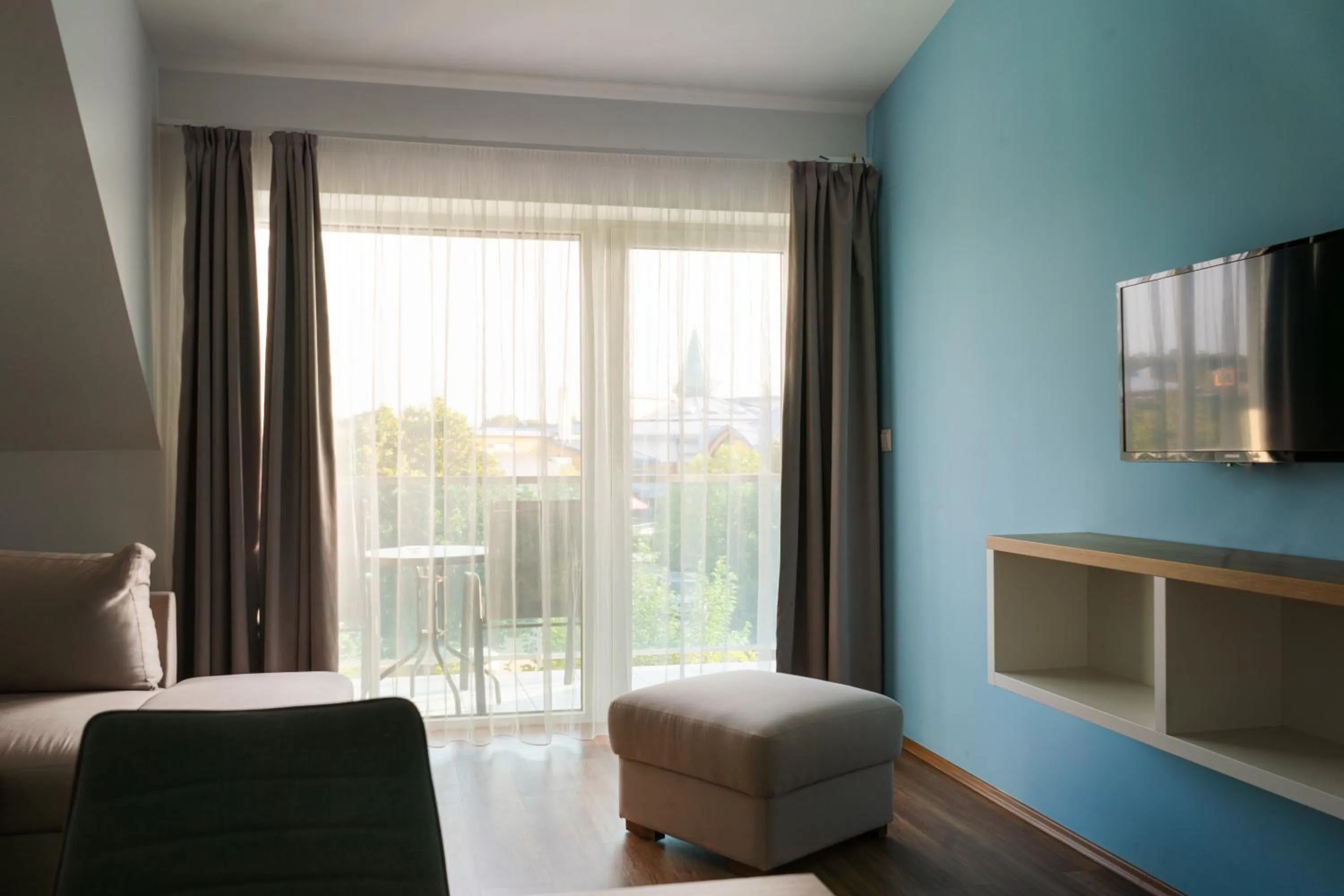 Living room, Bed in Berill Suites