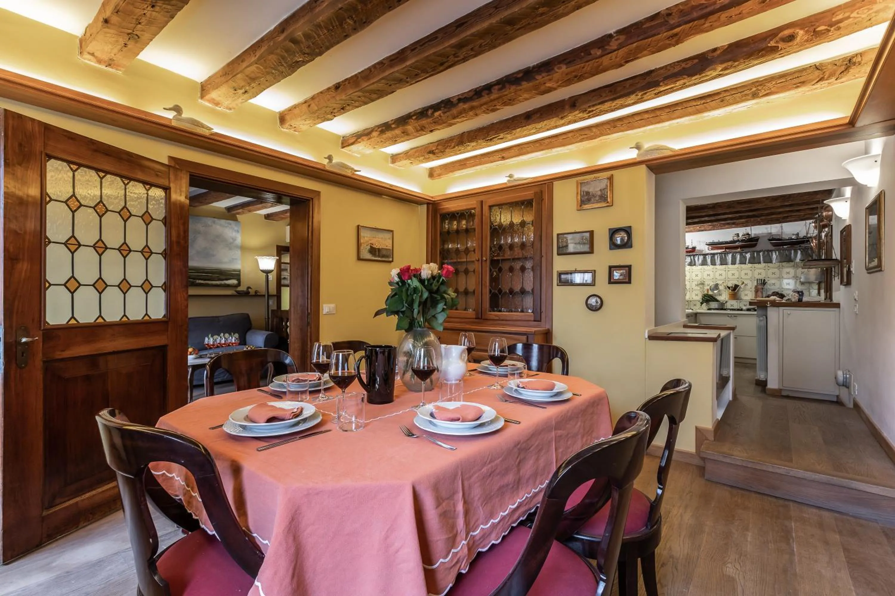 Dining area in La Tana Cozy Apartment in Campo San Maurizio