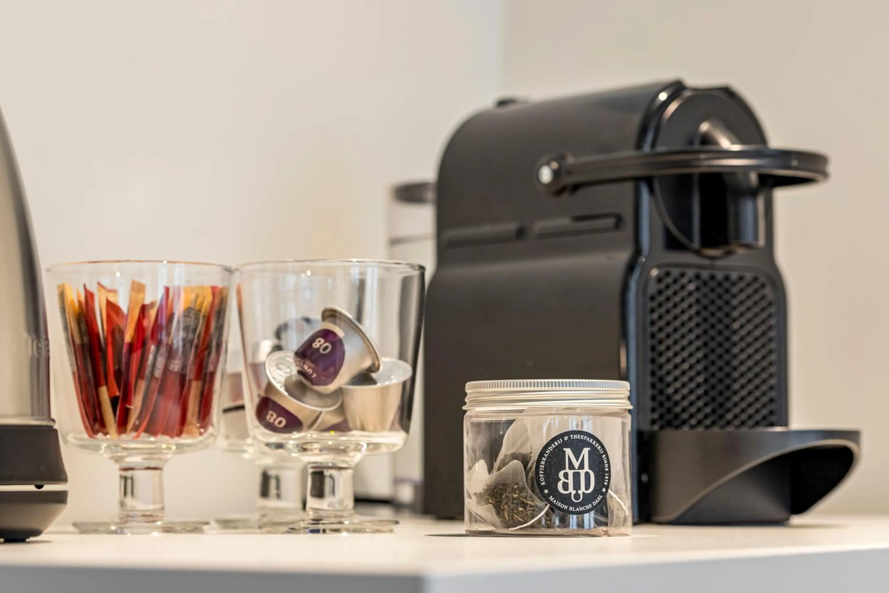 Coffee/tea facilities in B&B Gracht 62