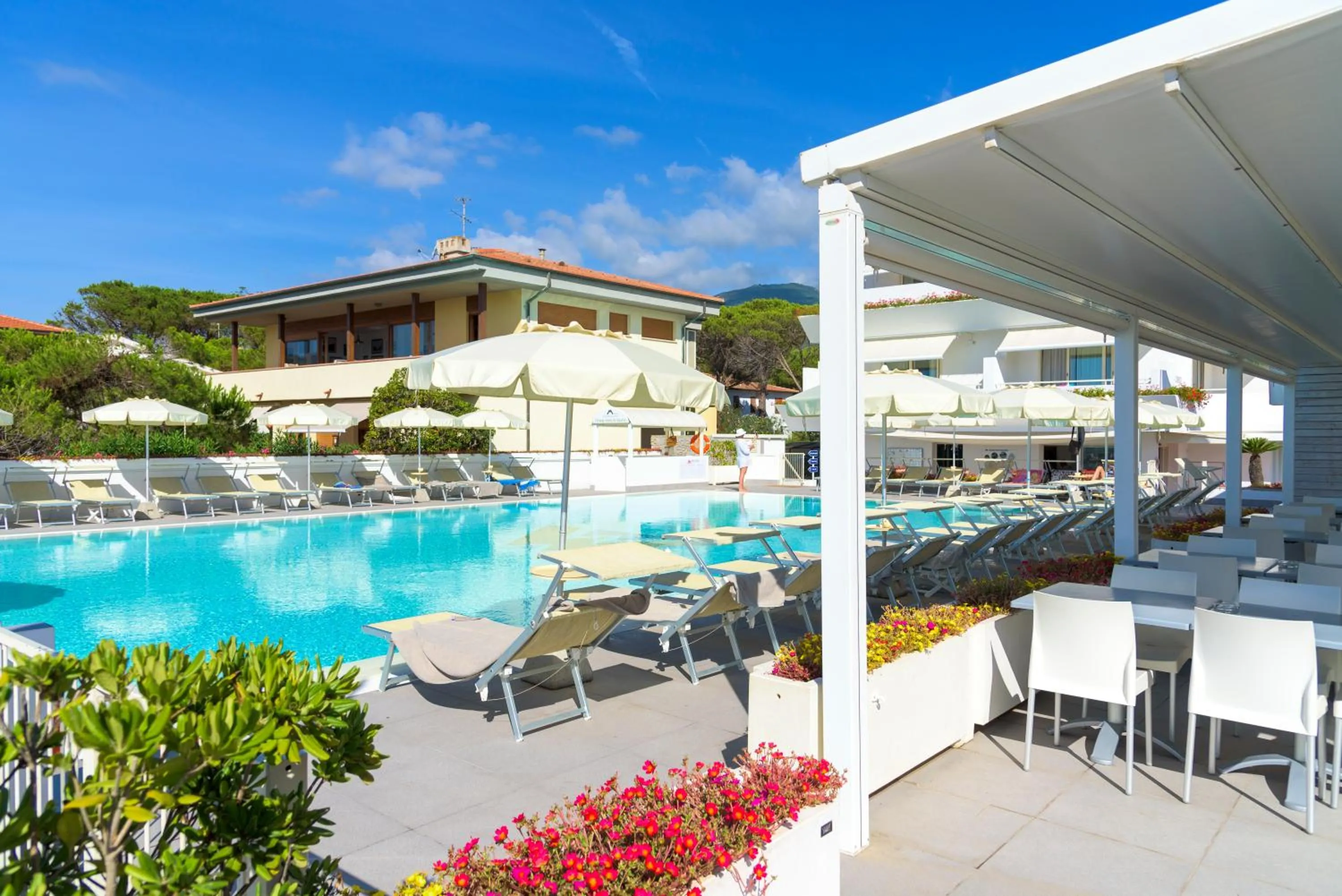 Restaurant/places to eat in Hotel Montecristo