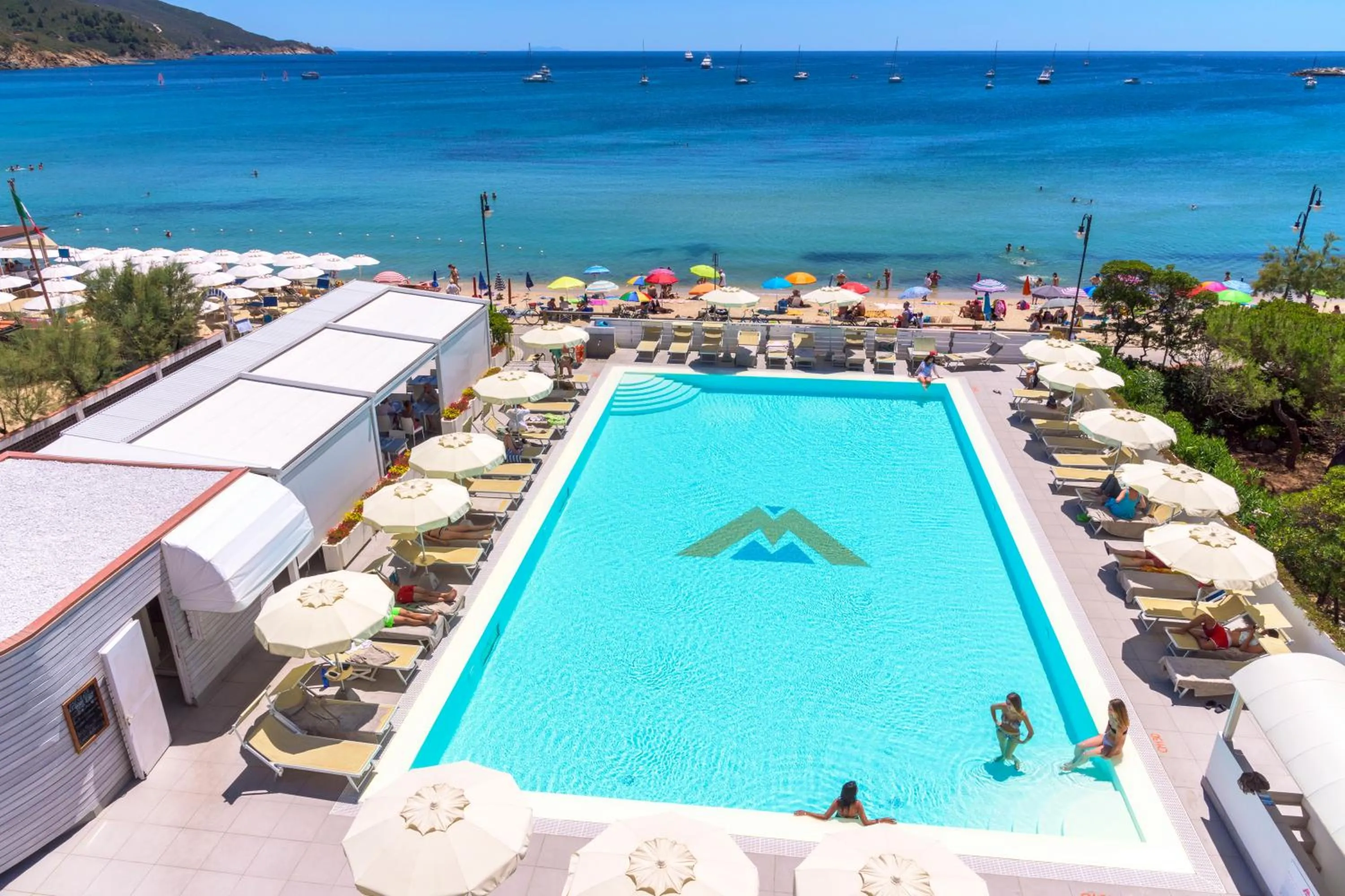 Property building in Hotel Montecristo