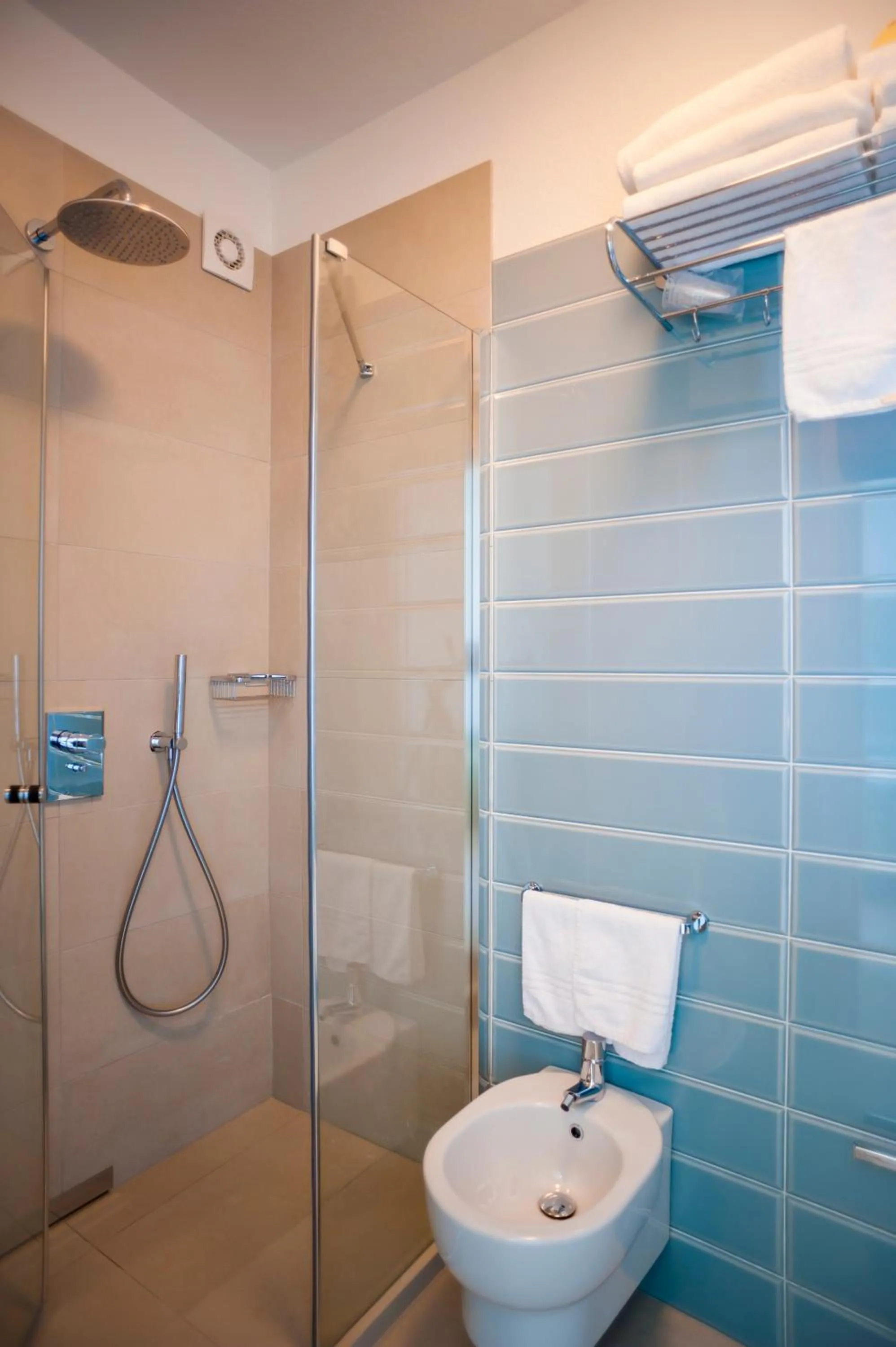 Shower in Hotel Montecristo