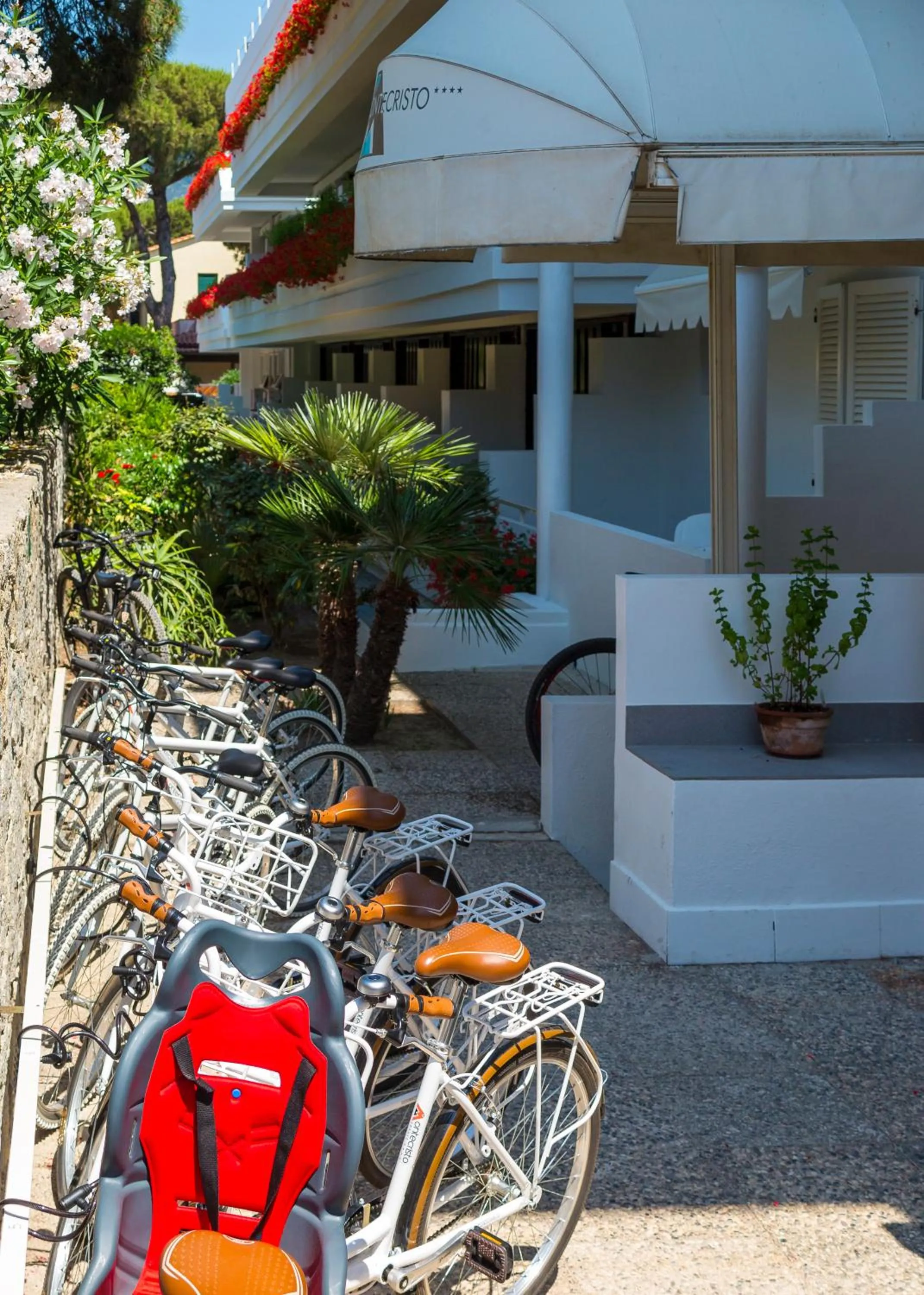 Property building in Hotel Montecristo