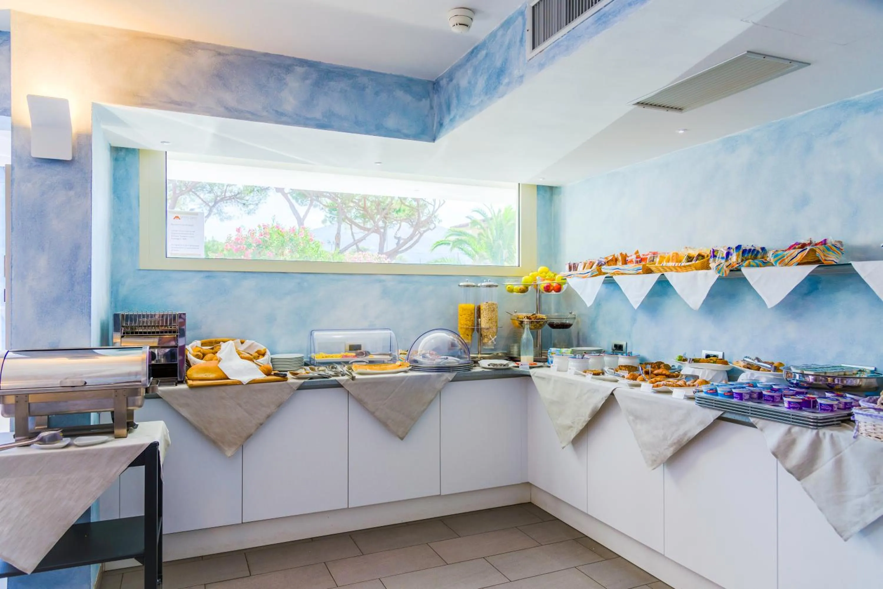 Restaurant/places to eat in Hotel Montecristo