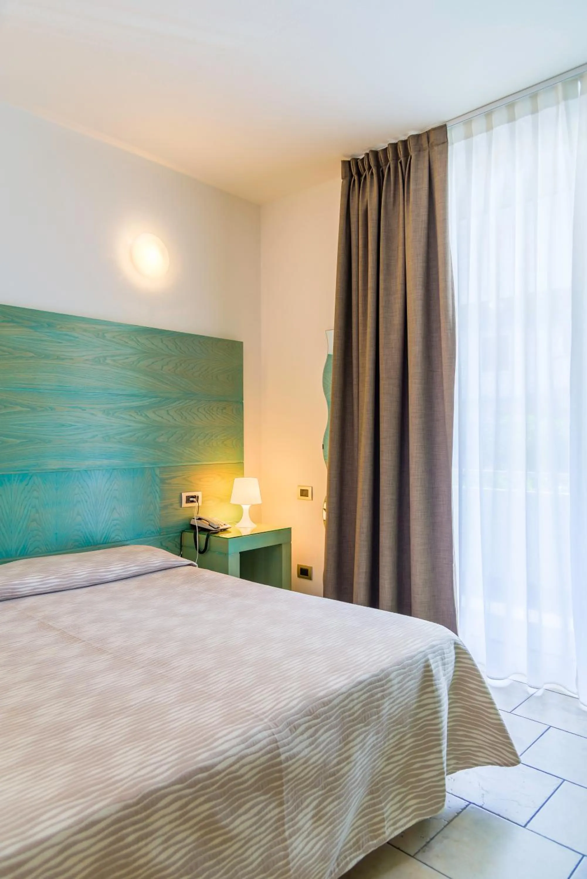 Spring, Bed in Hotel Montecristo