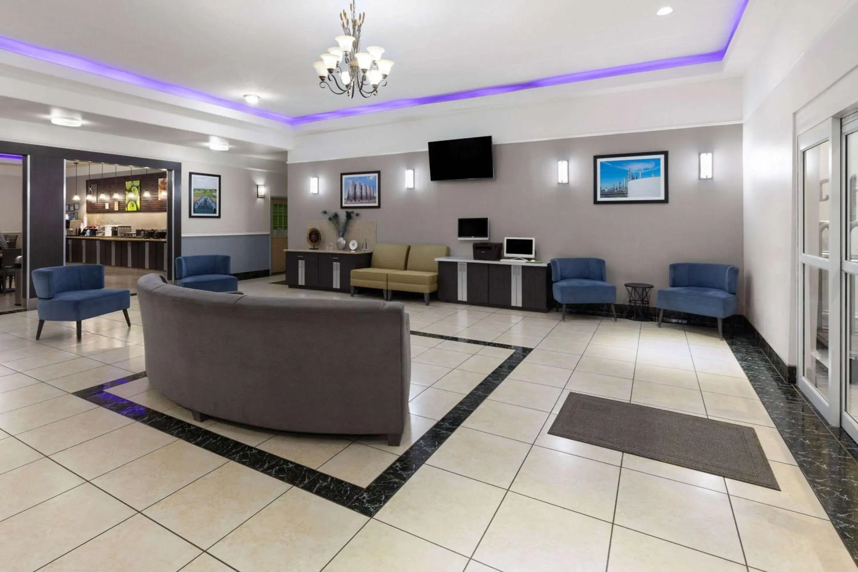 Lobby or reception in La Quinta by Wyndham Deer Park Lobby or reception in La Quinta by Wyndham Deer Park