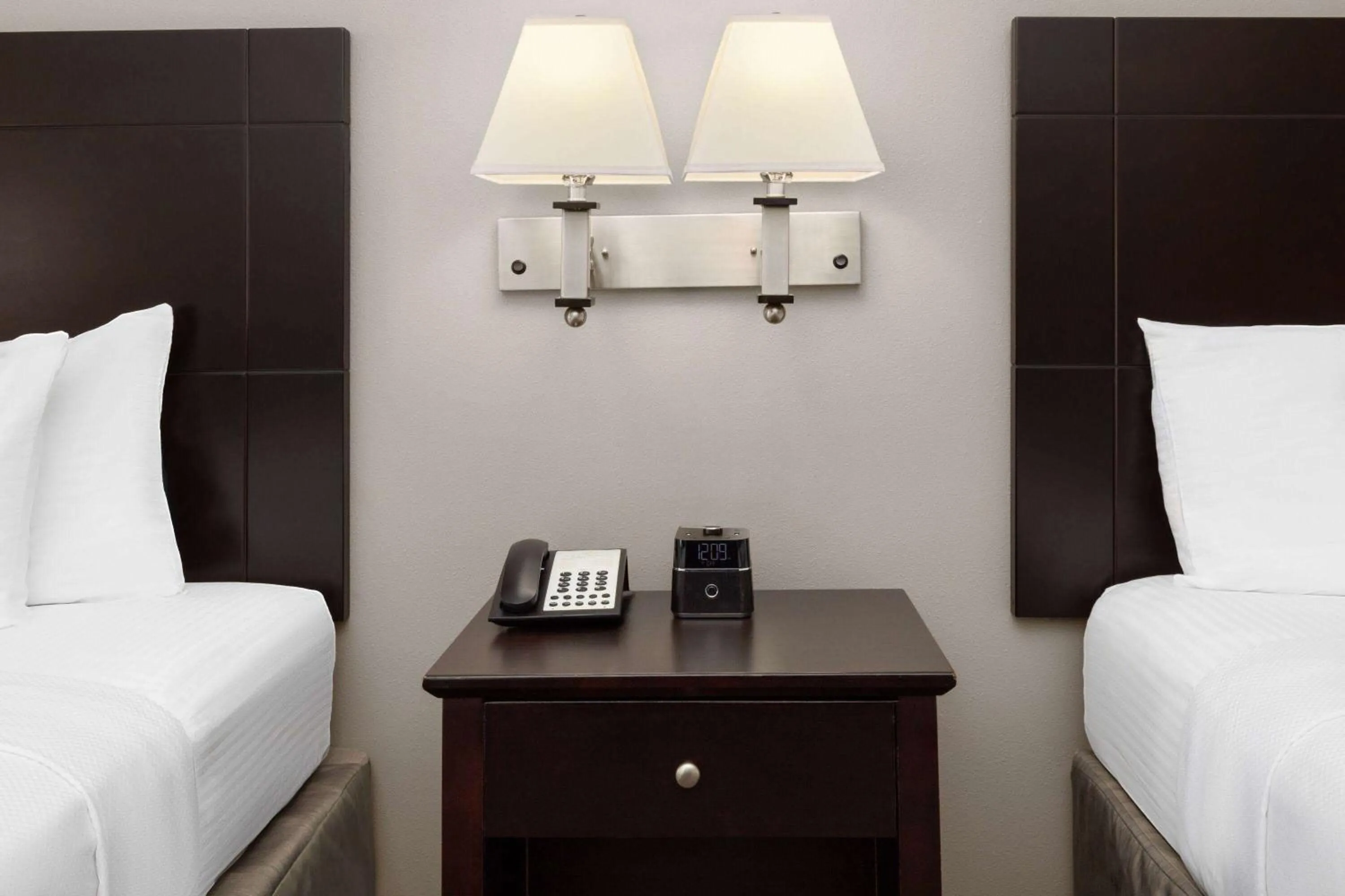 Photo of the whole room, Bed in La Quinta by Wyndham Deer Park