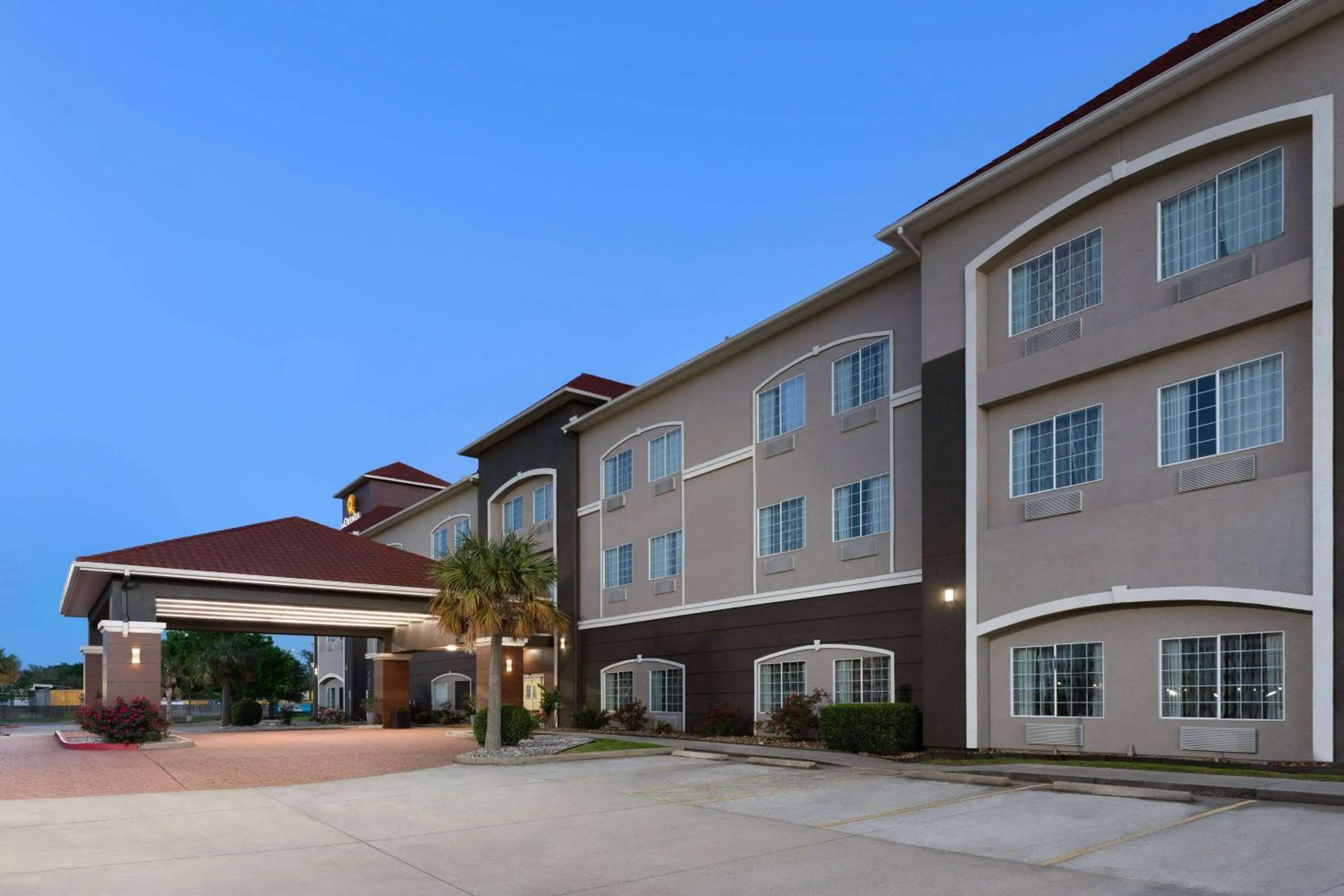 Property building in La Quinta by Wyndham Deer Park