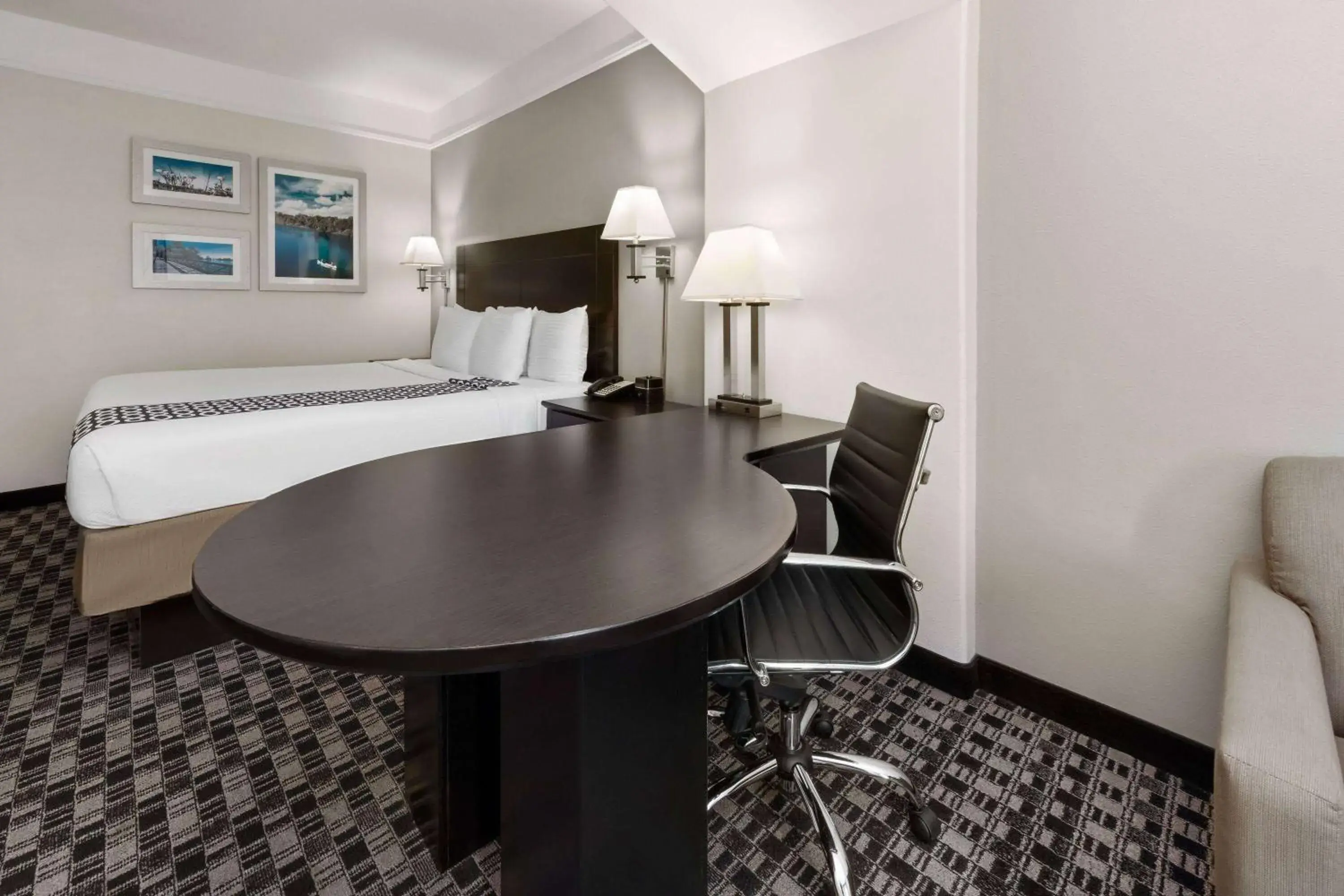 Photo of the whole room, Bed in La Quinta by Wyndham Deer Park Photo of the whole room, Bed in La Quinta by Wyndham Deer Park