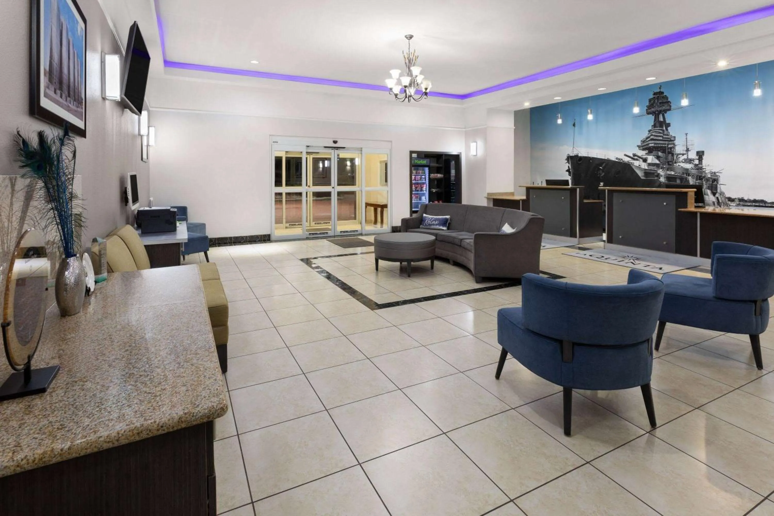 Lobby or reception in La Quinta by Wyndham Deer Park