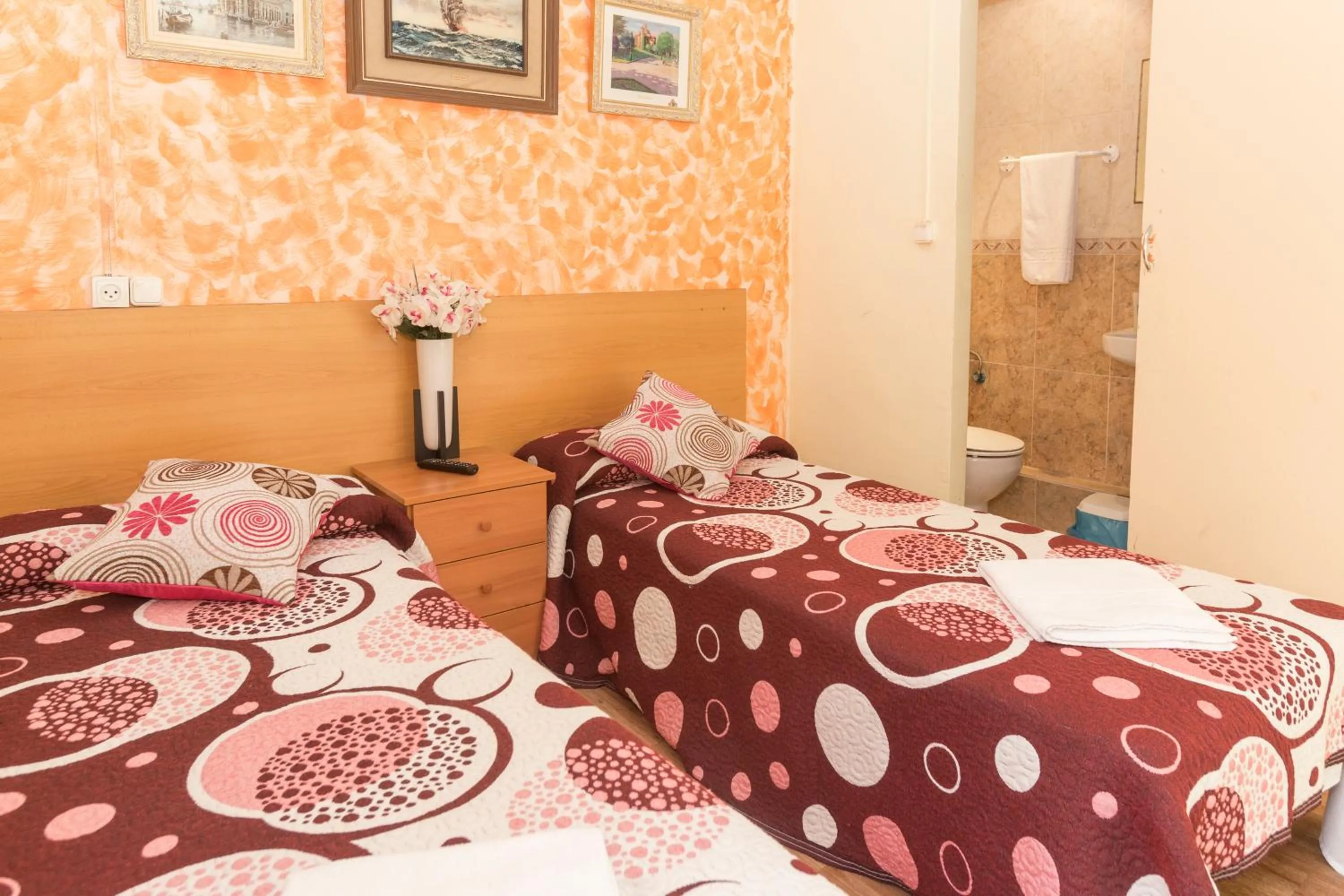 Photo of the whole room in Pensión Dani