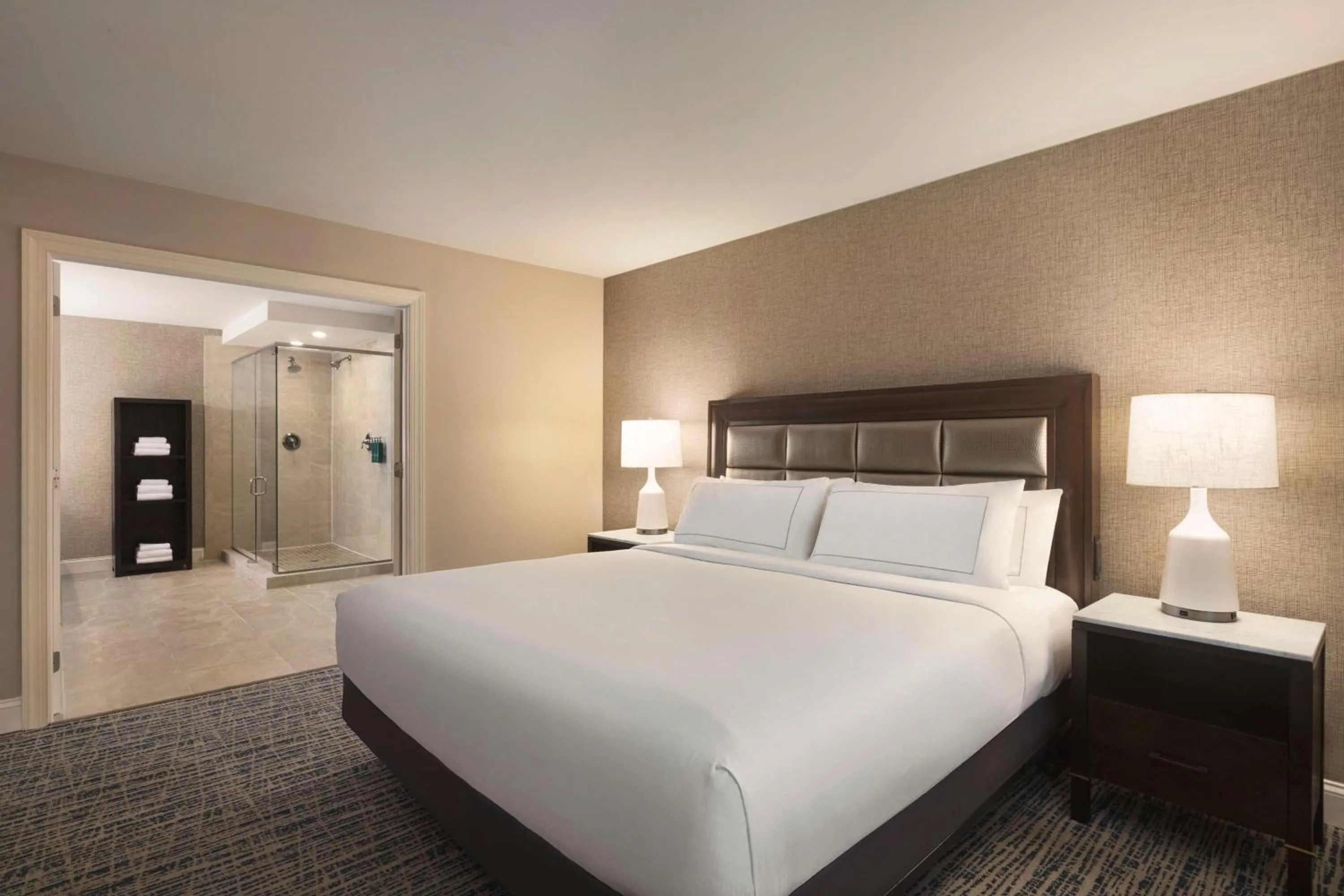 Bathroom, Bed in Hilton Tampa Downtown