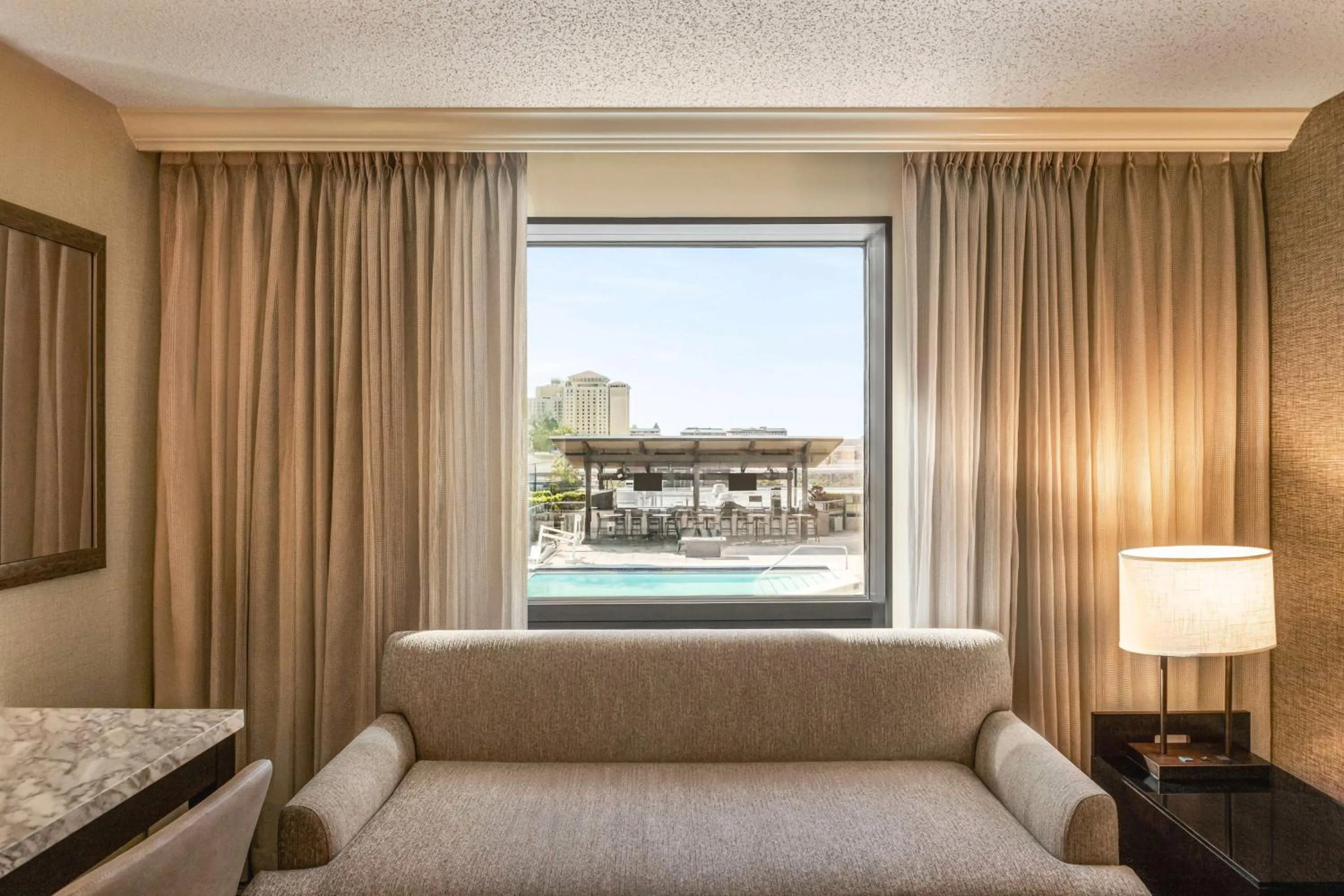 Living room in Hilton Tampa Downtown