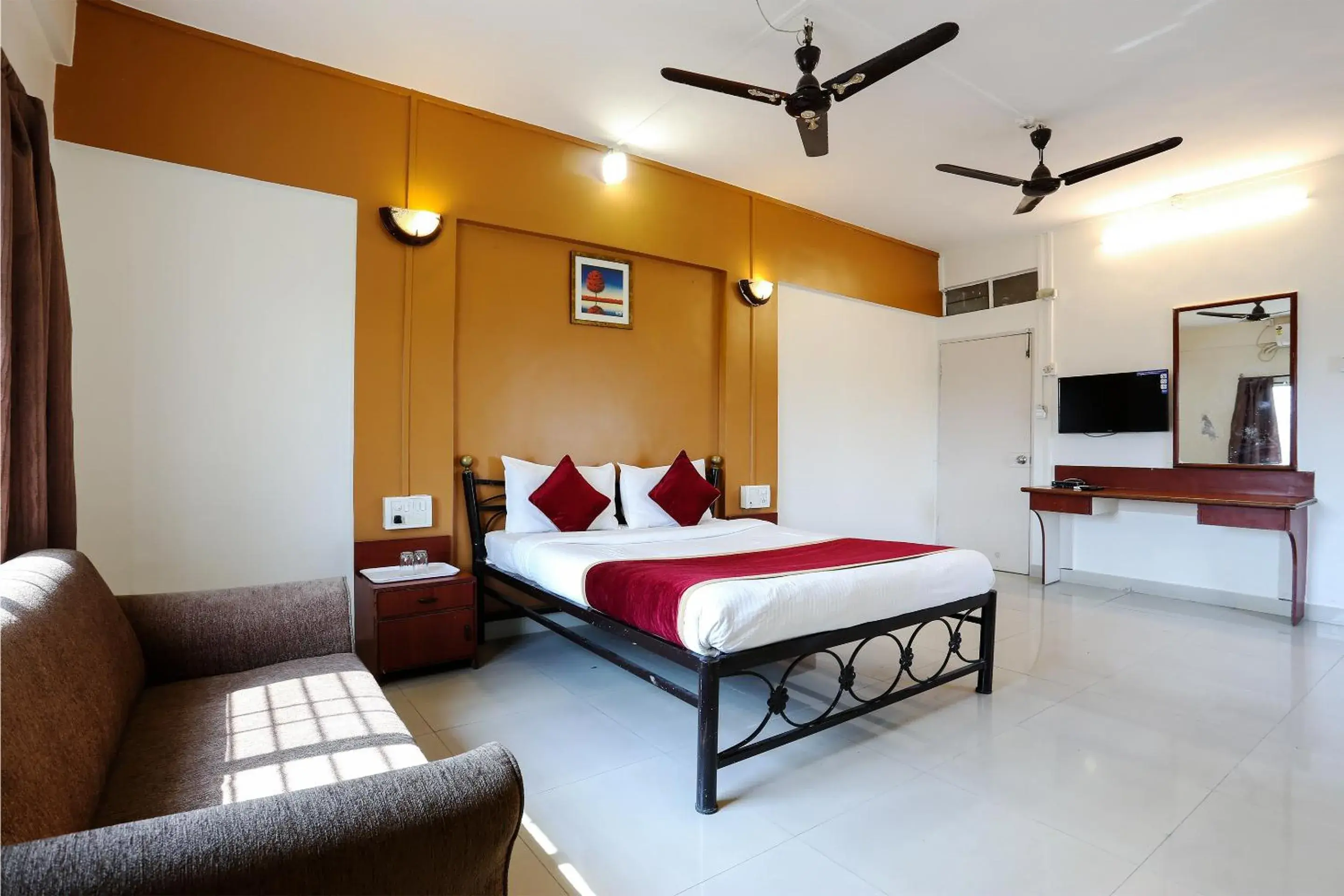 Deluxe Room in HMR Hotels - Hotel HMR Royal Inn Deluxe Room in HMR Hotels - Hotel HMR Royal Inn